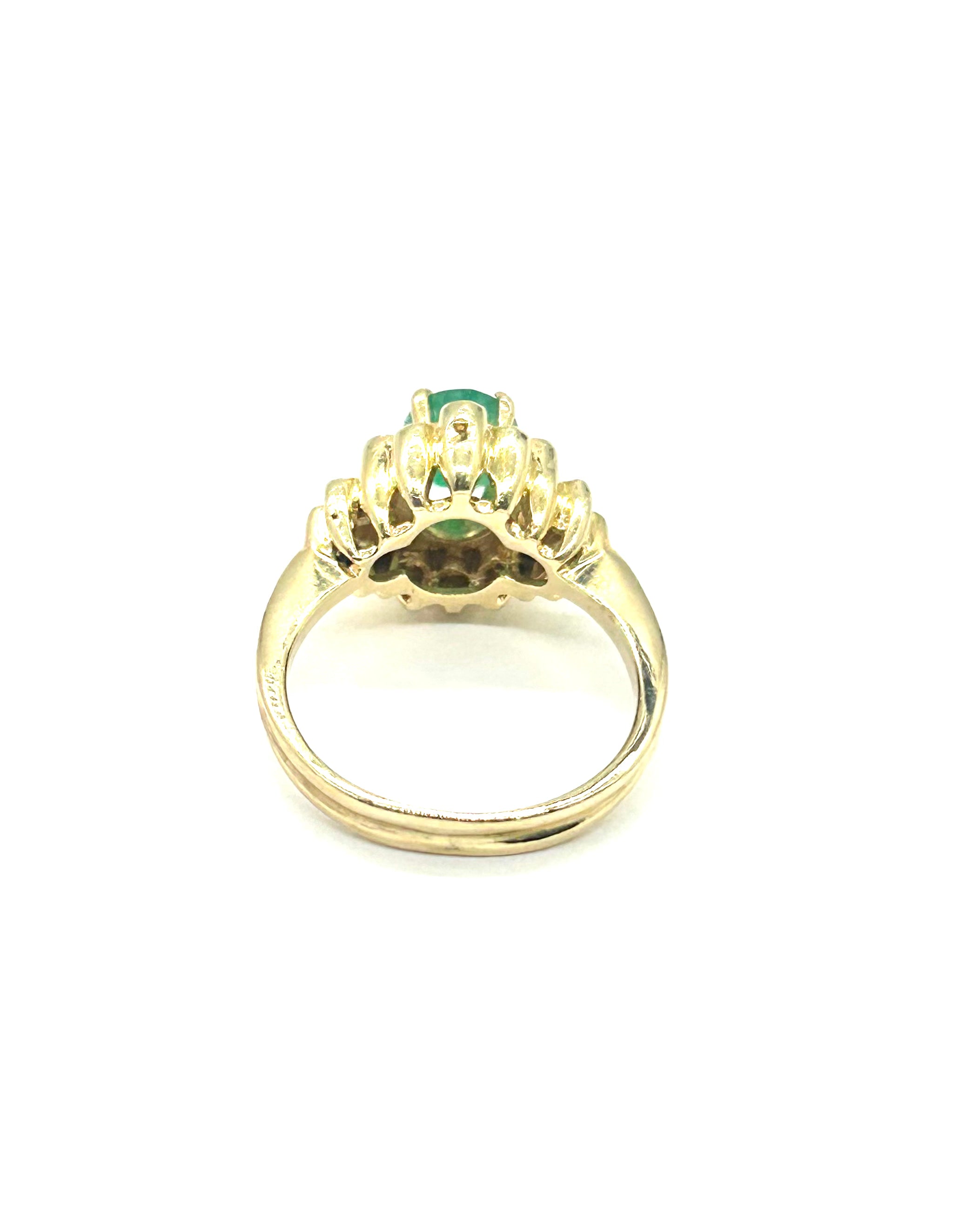 Exquisite Women's Diamond & Emerald Bezel Cluster Ring - 14K Gold Vintage Style Jewelry for Engagement, Anniversary & Special Occasions