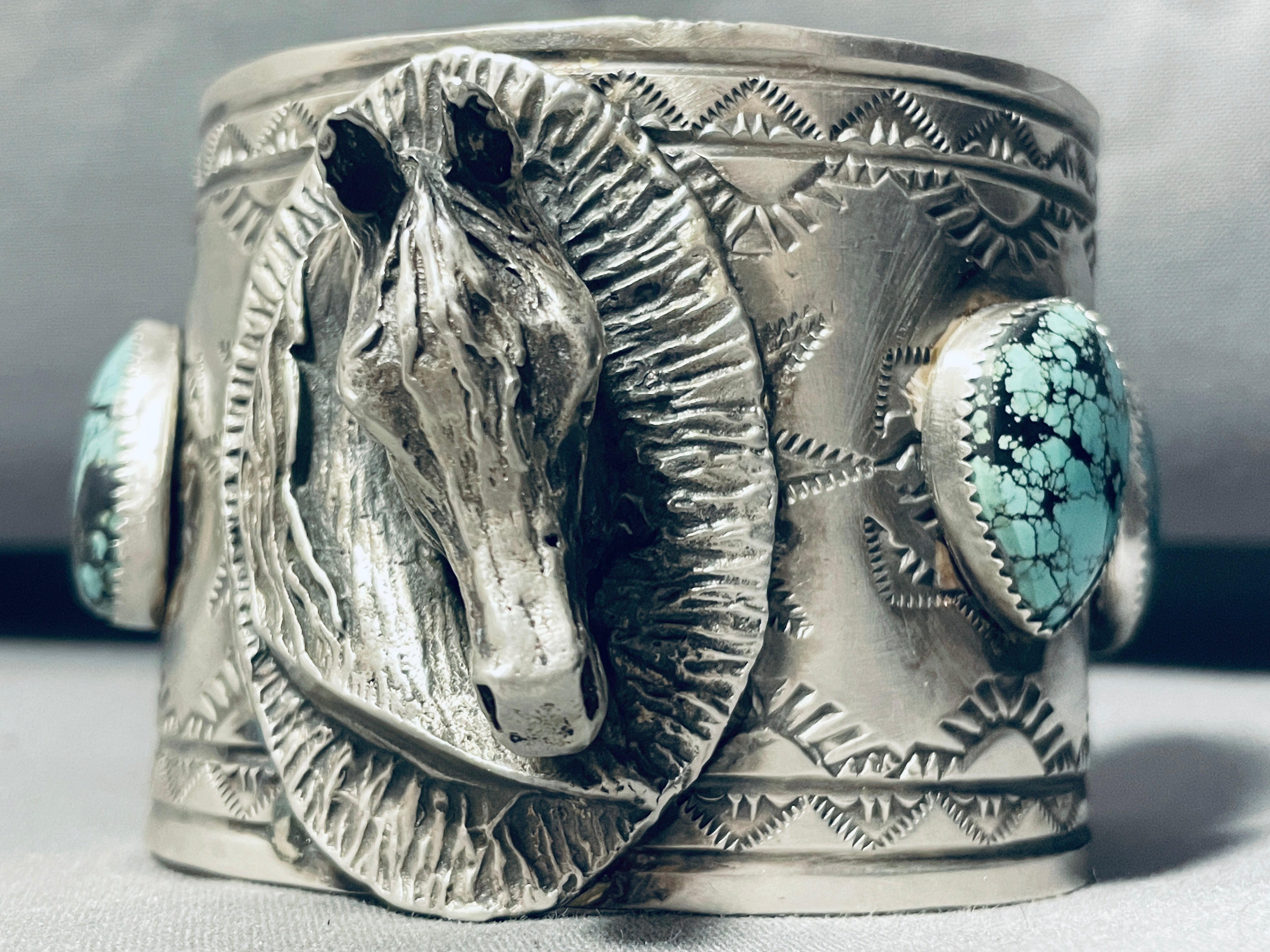 167g Native American Navajo Turquoise Sterling Silver Horse Portrait Bracelet - Handmade Jewelry for Western Fashion & Boho Chic Style