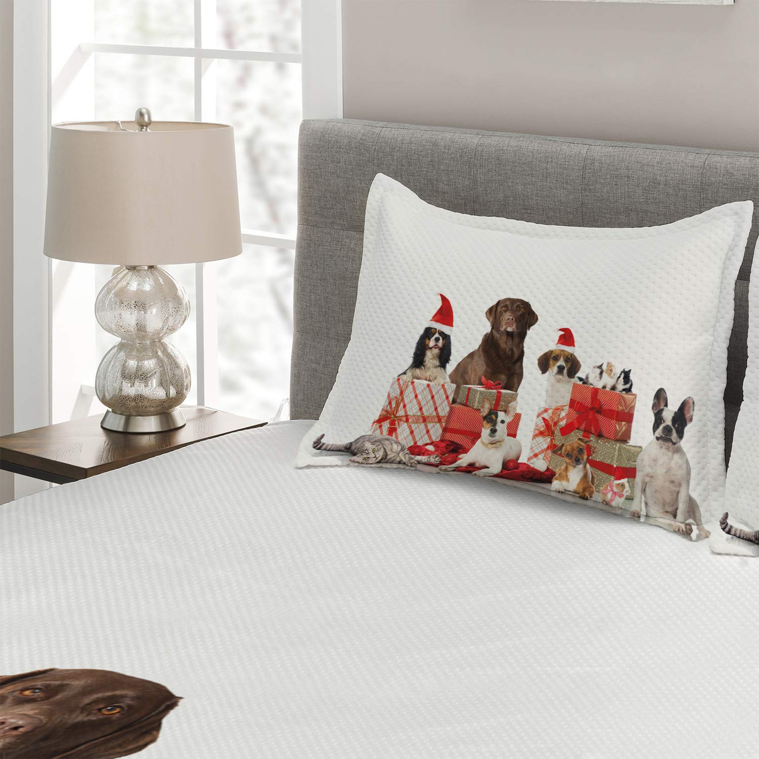 Ambesonne Christmas Quilt Set - 3 Piece King Size Bedspread with 2 Pillow Shams | Holiday Themed Pet Design Featuring Dogs, Cats & Rabbits in Brown, Red & White | Perfect for Festive Bedroom Decor & Cozy Winter Nights