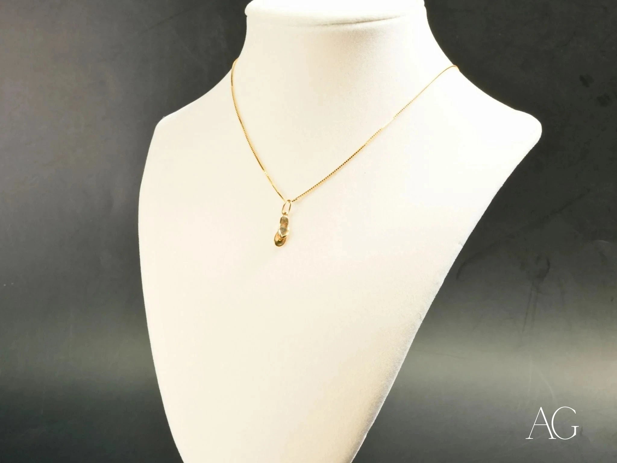 Golden Flip Flop Pendant Necklace - 14K Gold Plated Beach Jewelry for Women - Perfect for Summer Vacations, Pool Parties & Boho Fashion