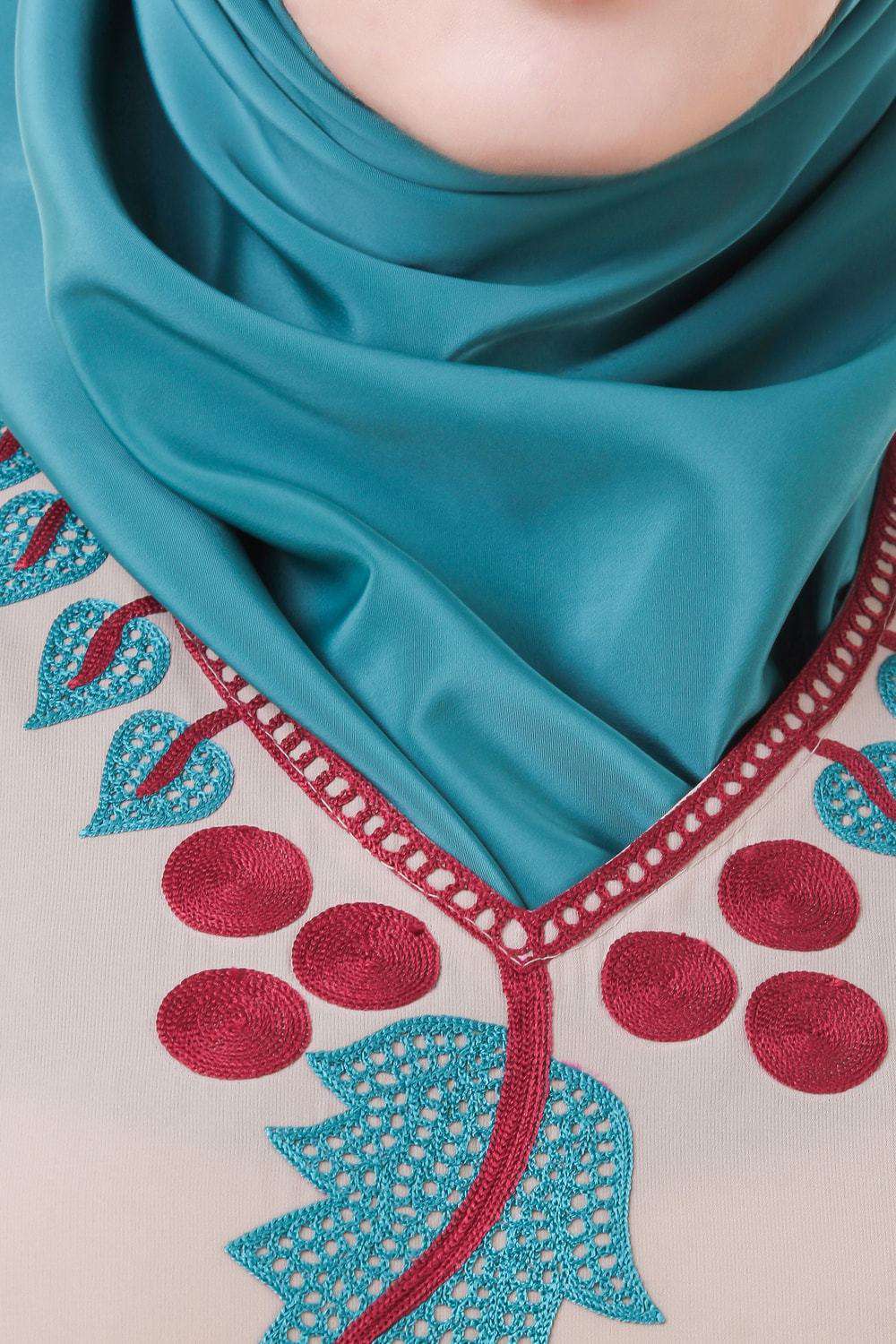 Elegant Jameelah Abaya - Modest Muslim Dress for Women - Perfect for Prayer, Mosque & Special Occasions