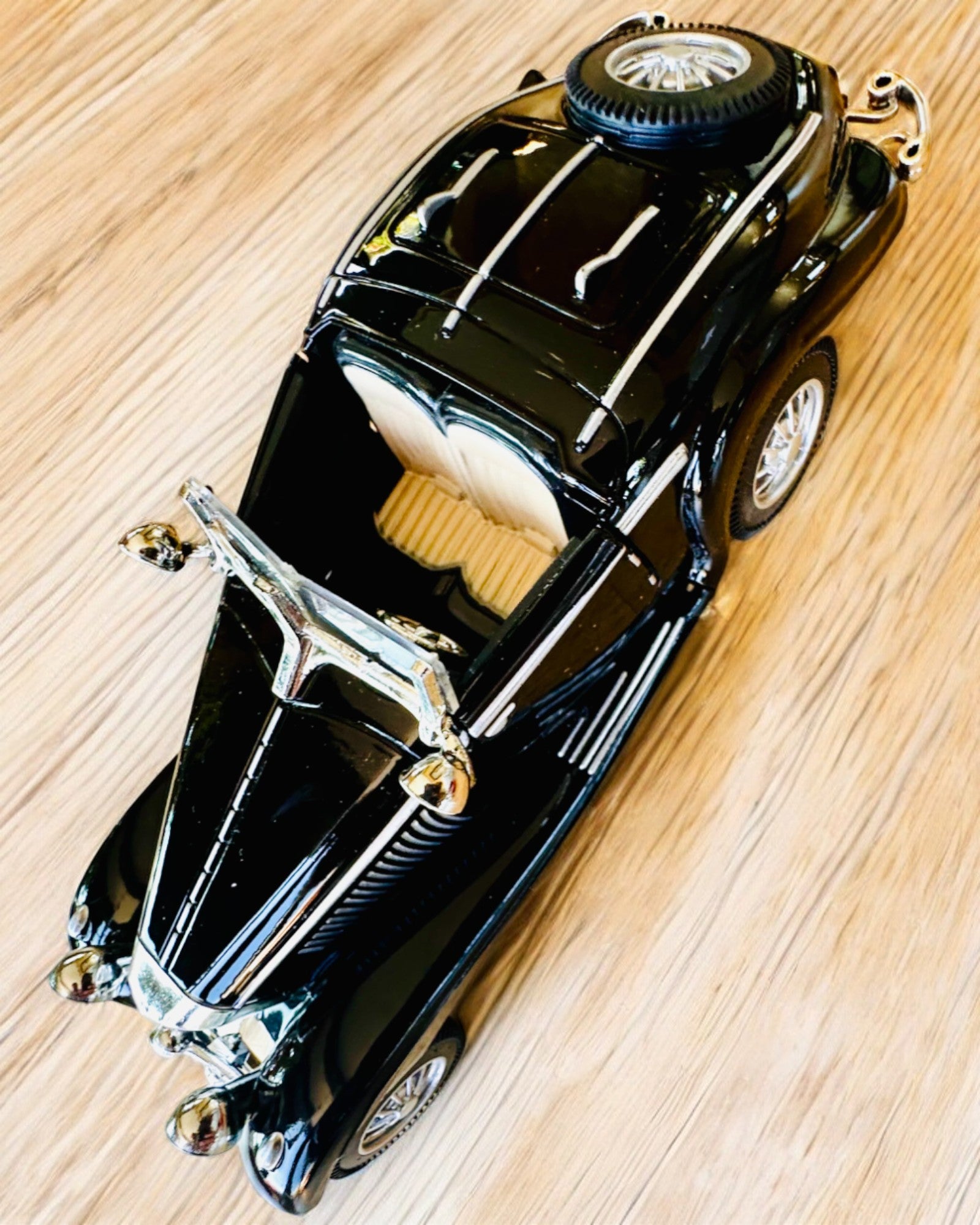 Vintage Classic Retro Car Miniature Model - Personalized Engraving Gift, 3 Style Options - Perfect for Collectors, Car Enthusiasts & Special Occasions