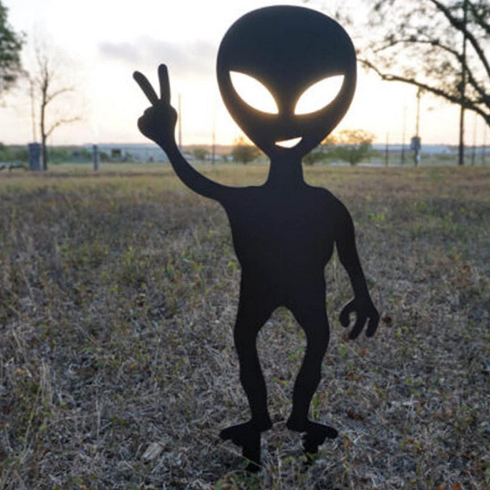 Funny Alien Garden Stake Statue - Cute Silhouette Decor for Home, Yard & Outdoor Spaces | Perfect for Halloween, Themed Gardens & Unique Outdoor Decorations