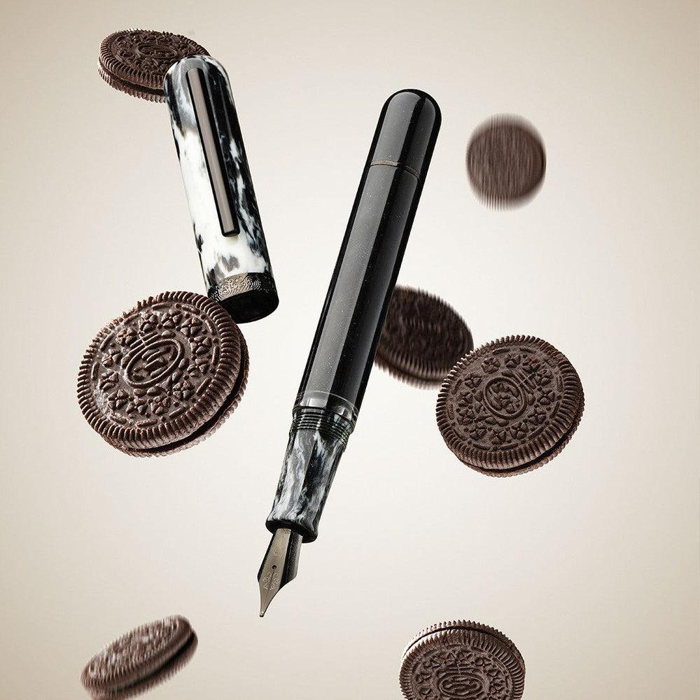 Nahvalur (Narwhal) Voyage Cookies and Cream Fountain Pen - Premium Writing Instrument for Calligraphy, Journaling & Gift Giving