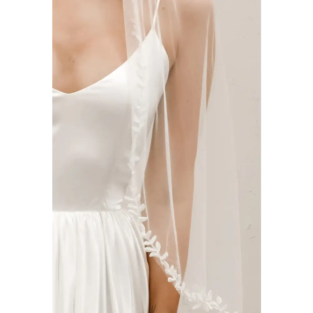 Elegant Pearl Beaded Edge Wedding Veil V006 - Perfect for Bridal Ceremonies, Photos & Special Occasions