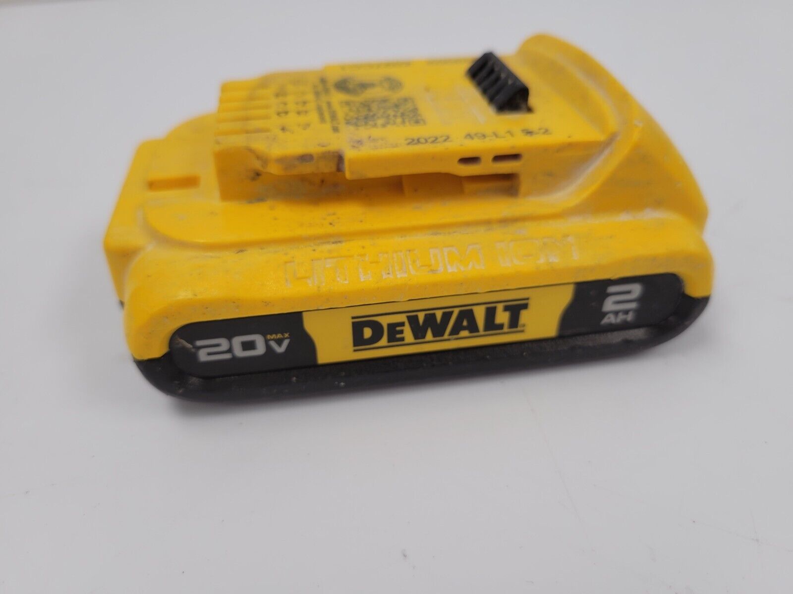DEWALT DCB203 20V MAX Lithium-Ion Battery Pack (2.0Ah) - Compatible with DEWALT 20V Tools - Perfect for Drills, Saws & Power Tools - Home Improvement & Construction Use