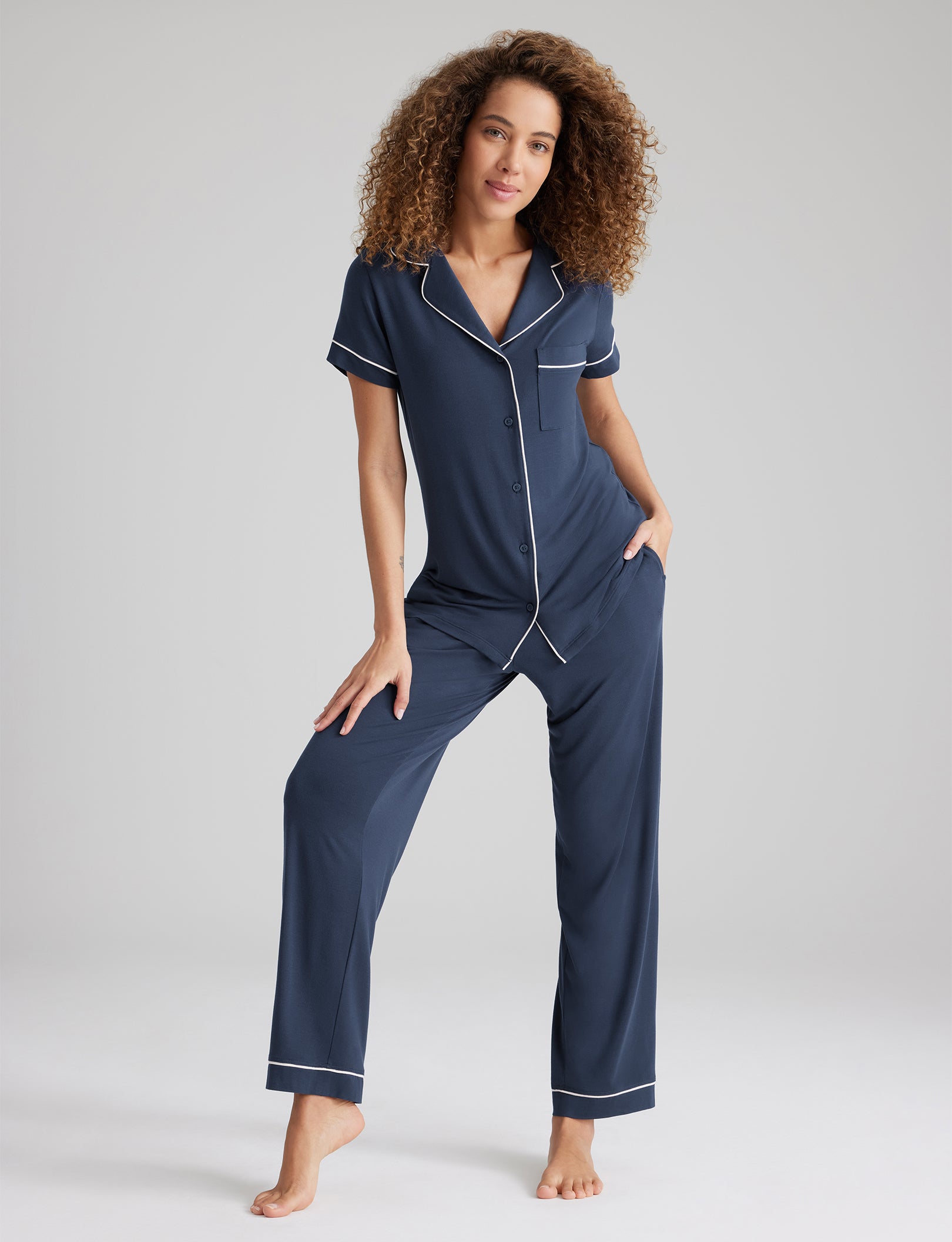 Cozy Women's Pajama Set - Soft Sleepwear Top & Lounge Pants for Relaxing at Home | Perfect for Nighttime Comfort & Lounging