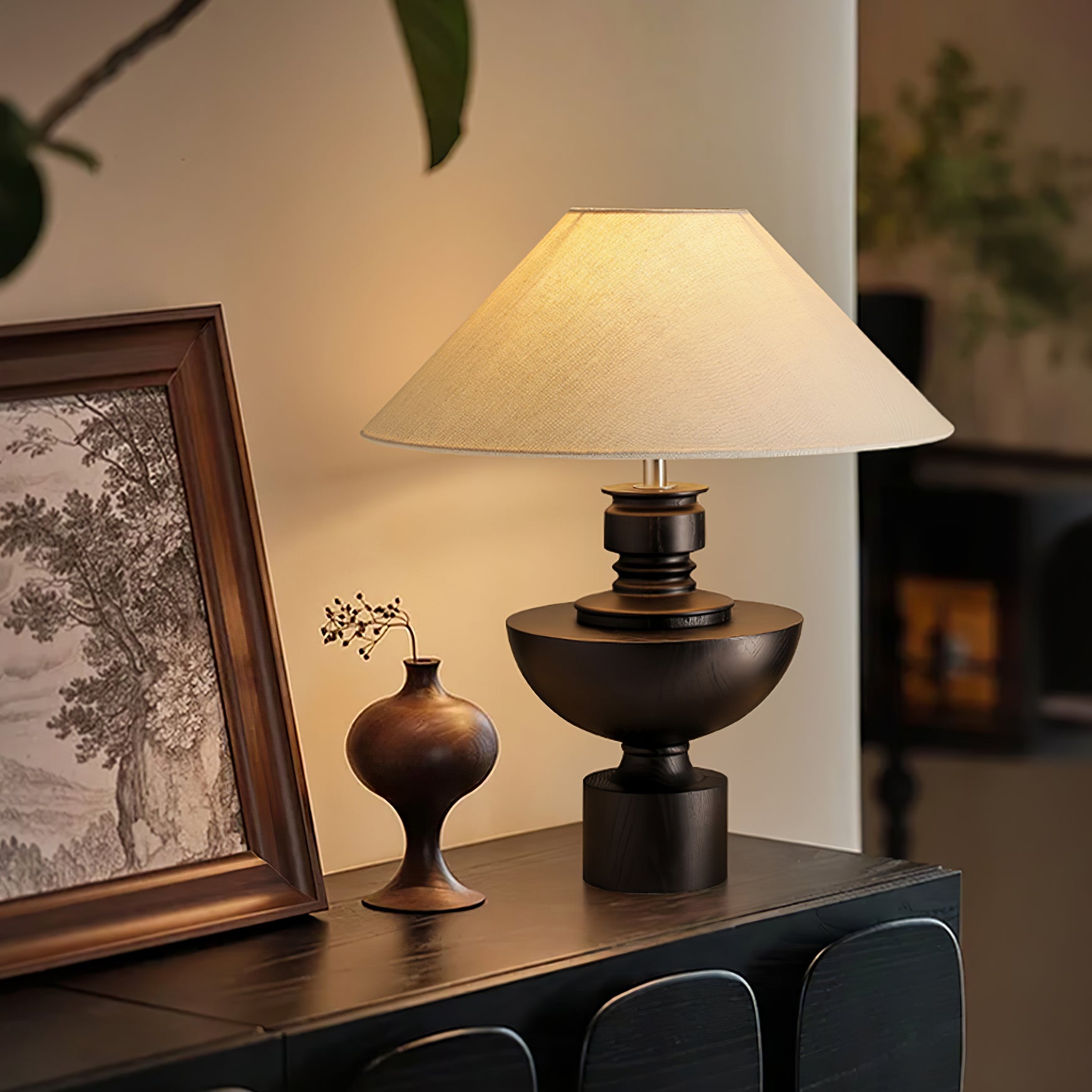 Helios Vase Table Lamp - Modern Decorative Lighting for Living Room, Bedroom & Office - Elegant Home Decor Accent Piece