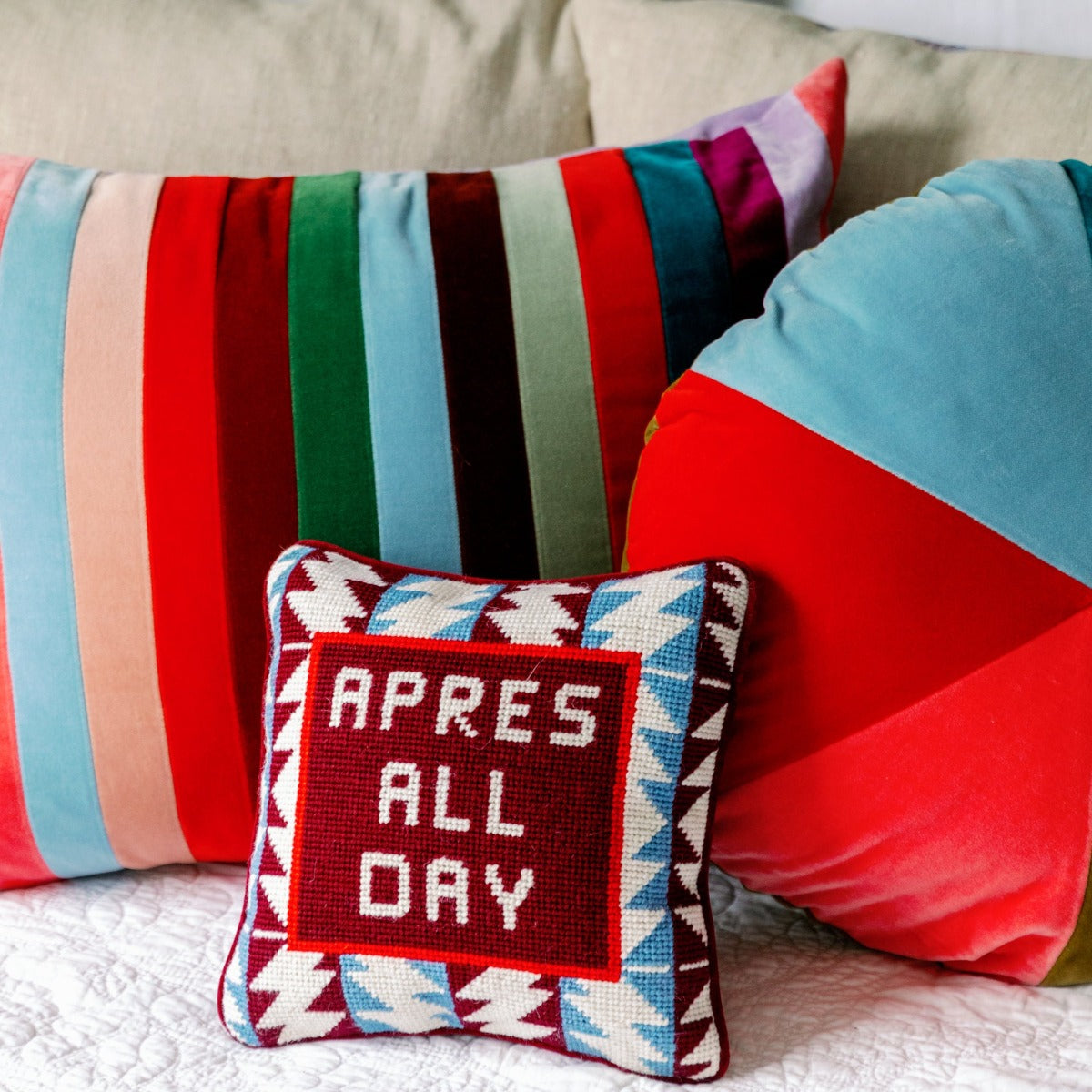 Cozy Apres Ski Needlepoint Pillow - Handmade Winter Decor for Cabin, Lodge & Home - Perfect for Fireplace Lounging & Holiday Gifting