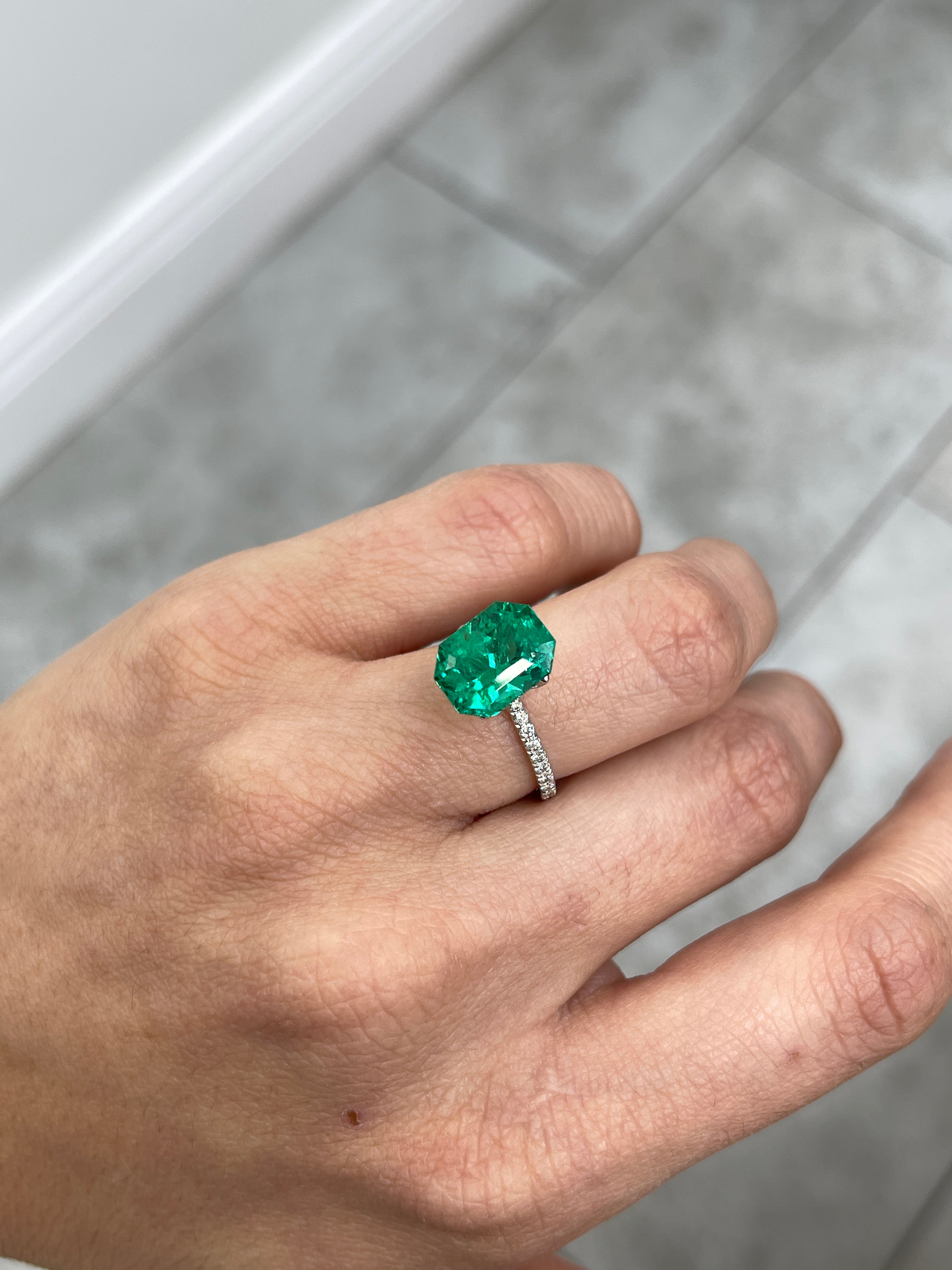 5.21 Carat 11.5x9mm Vivid Bluish Green Emerald Cut Colombian Emerald Gemstone with Clipped Corners - Perfect for Engagement Rings, Fine Jewelry & Collector's Pieces