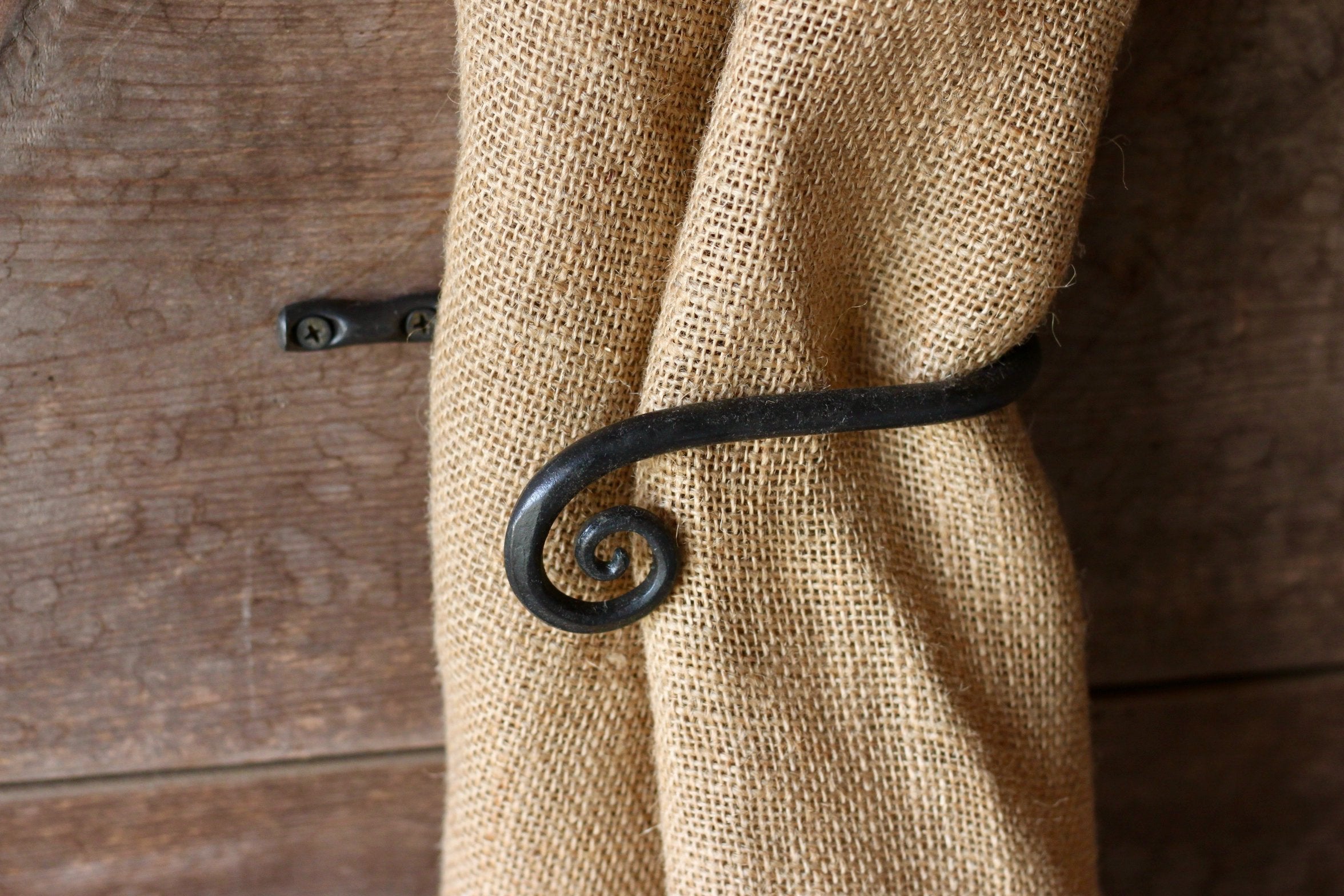 Elegant Curly Curtain Tie Backs - Decorative Window Holdbacks for Living Room, Bedroom & Dorm - Gold & Silver Finish Home Decor Accessories