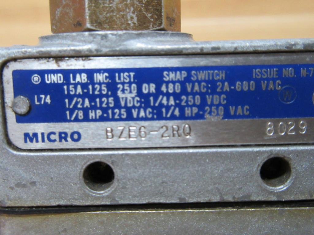 Waterproof Enclosed Limit Switch - Heavy Duty IP67 Rated for Industrial Automation, CNC Machines, and Robotics | Reliable Safety Sensor for Harsh Environments