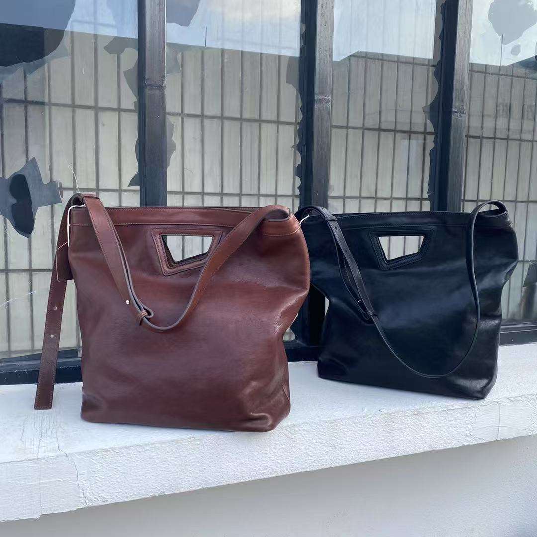 Classic Design Women's Leather Handbag - Stylish Crossbody Purse for Work, Travel & Everyday Use | Durable & Fashionable Shoulder Bag