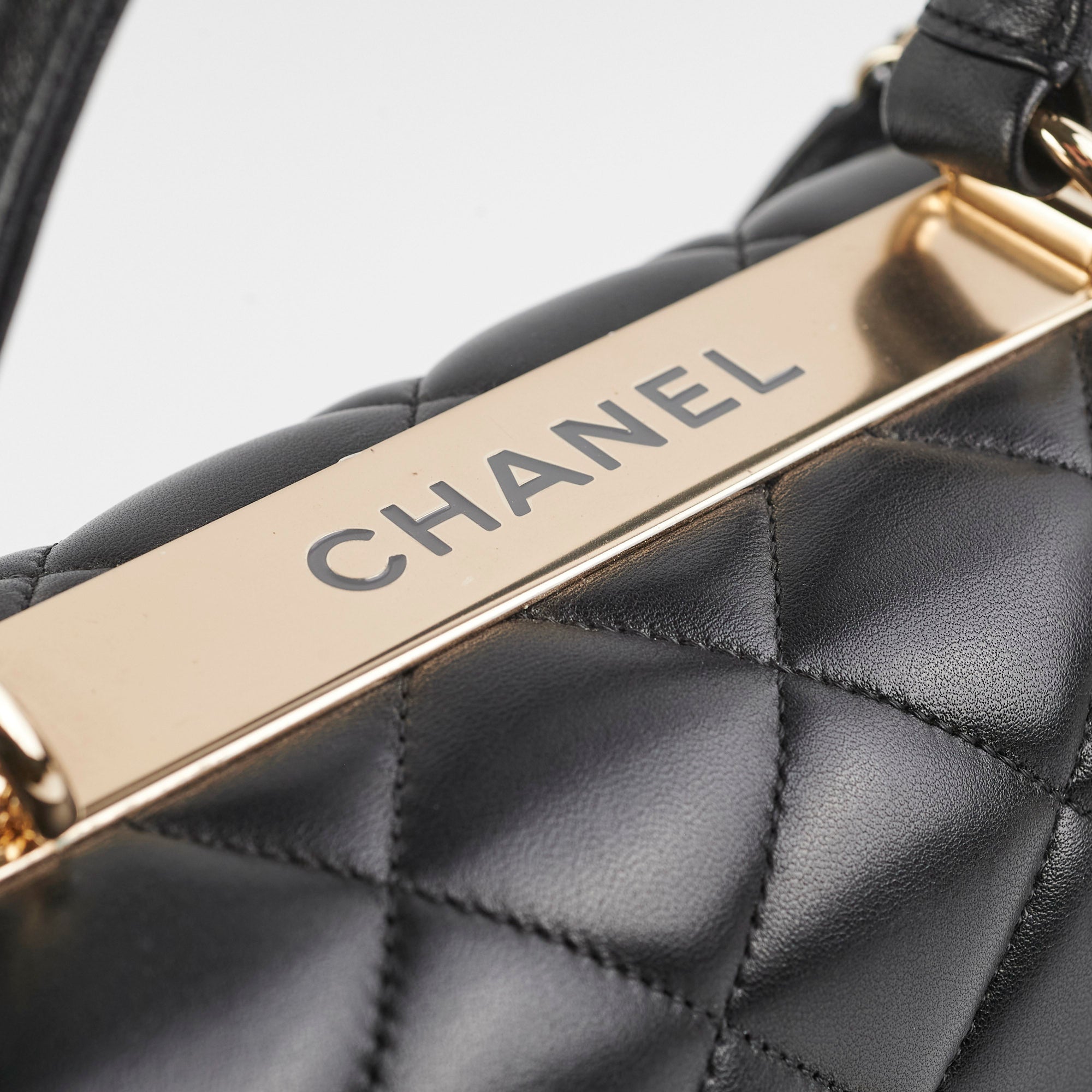 Chanel CC Trendy Medium Flap Bag in Black Lambskin Leather - Luxury Designer Handbag for Women, Perfect for Evening Events & Daily Use