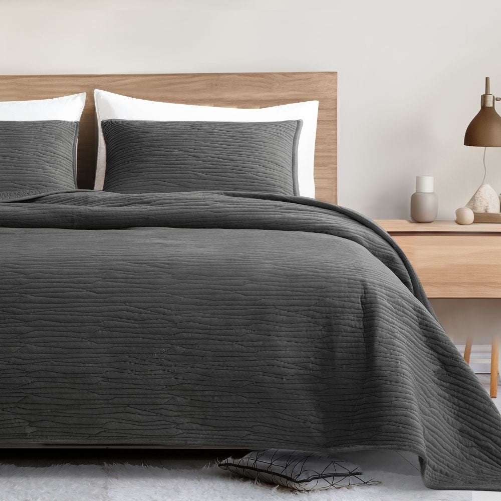 Luxury Wood Grain Velvet 3-Piece Quilt Set - King/Queen Size Bedding - Soft & Stylish Comforter Cover for Master Bedroom, Guest Room & Dorm Decor