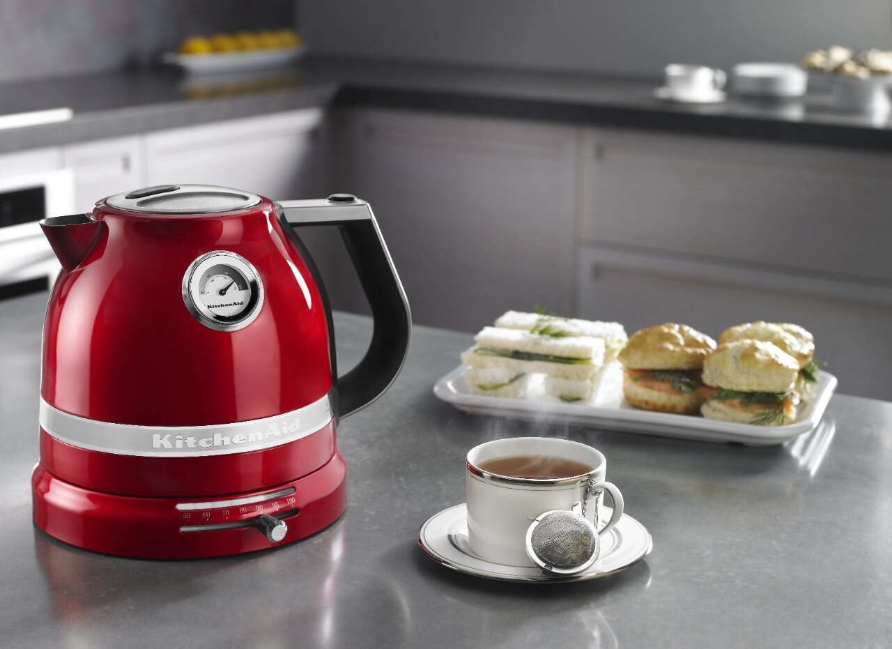 KitchenAid 1.5L Pro Line Series Electric Kettle - Fast Boiling, Auto Shut-Off, Stainless Steel Interior, KEK1522, Candy Apple Red - Perfect for Tea, Coffee & Home Kitchen Use