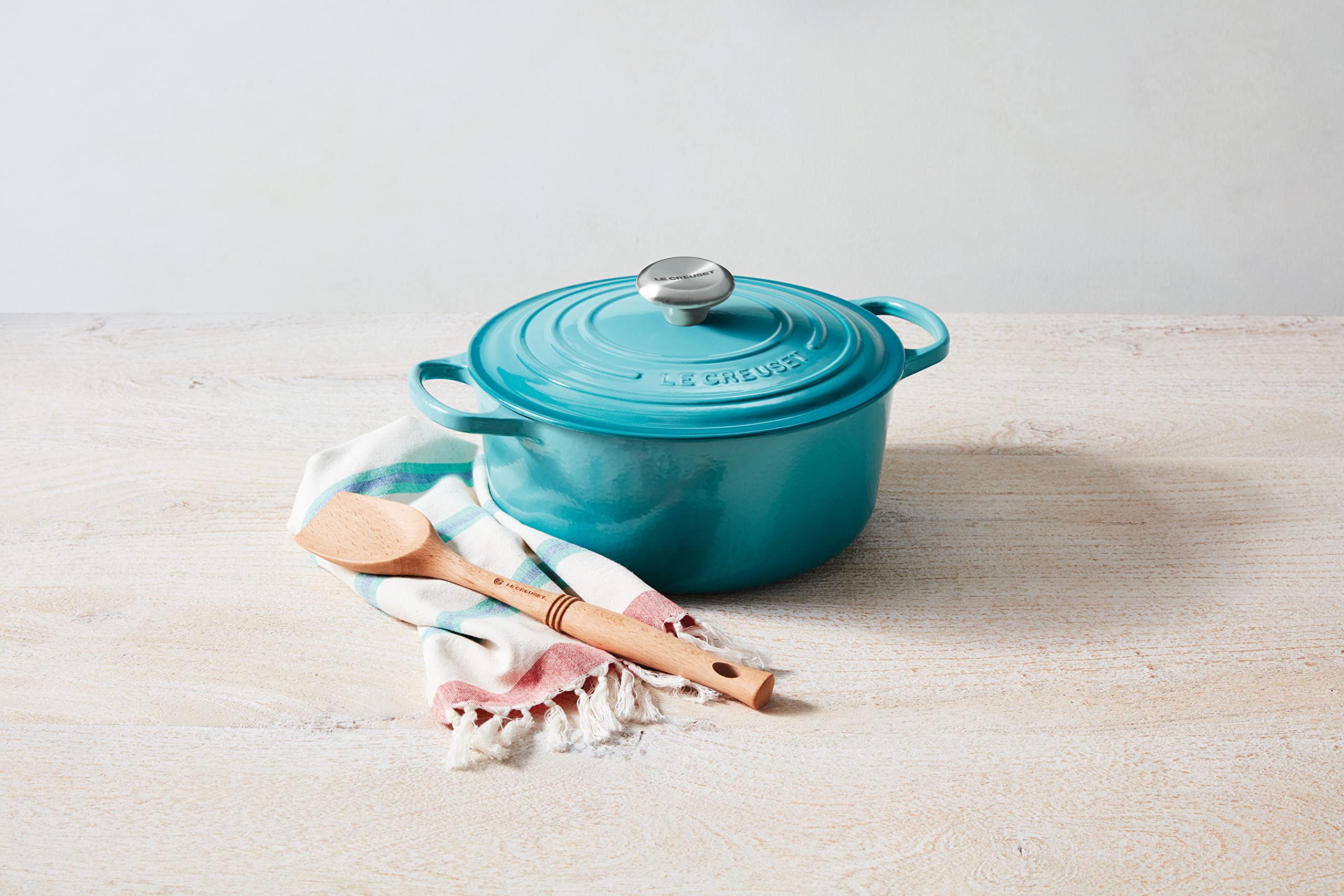 Le Creuset Signature Enameled Cast Iron Round Dutch Oven 4.5 Quart - Caribbean Blue | Perfect for Braising, Stewing & Baking Bread at Home