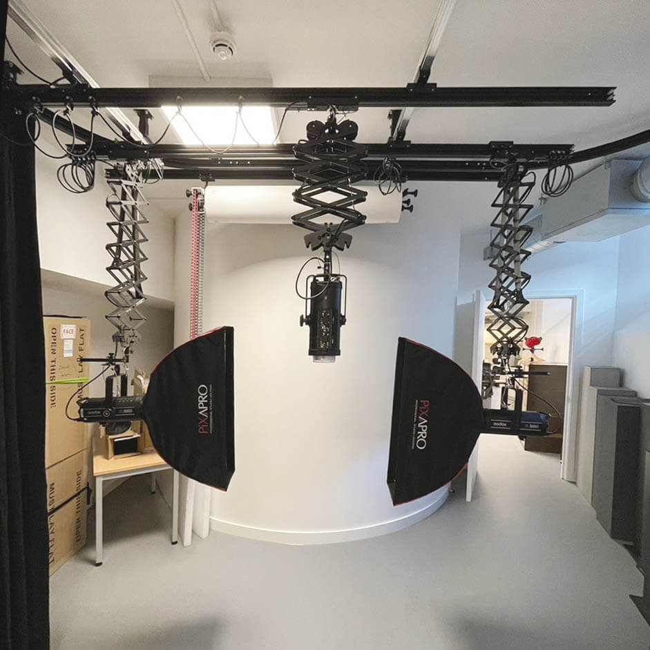 Professional Studio Lighting Pantograph Support System - Adjustable Ceiling Mount Rail for Photography & Video Production - Perfect for Home Studios, YouTube Creators, and Commercial Photography Sets