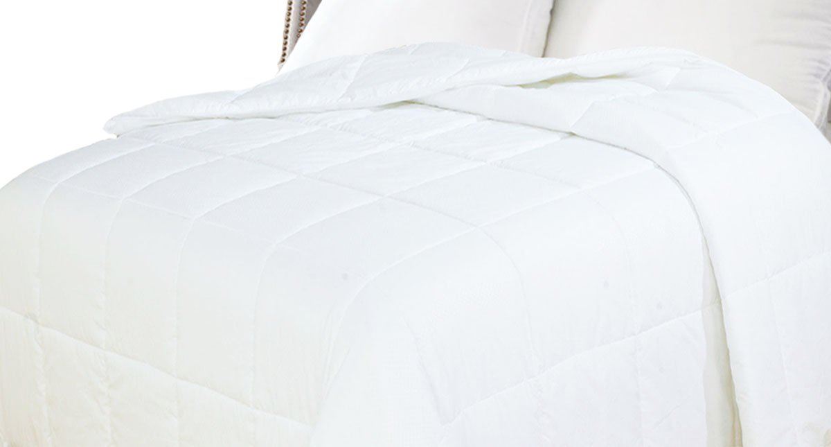 Natural Comfort White Down Alternative Comforter - Hypoallergenic King Size Bedding with Embossed Microfiber Shell & Lightweight Filling | Perfect for All-Season Use in Master Bedroom, Guest Room or Dorm