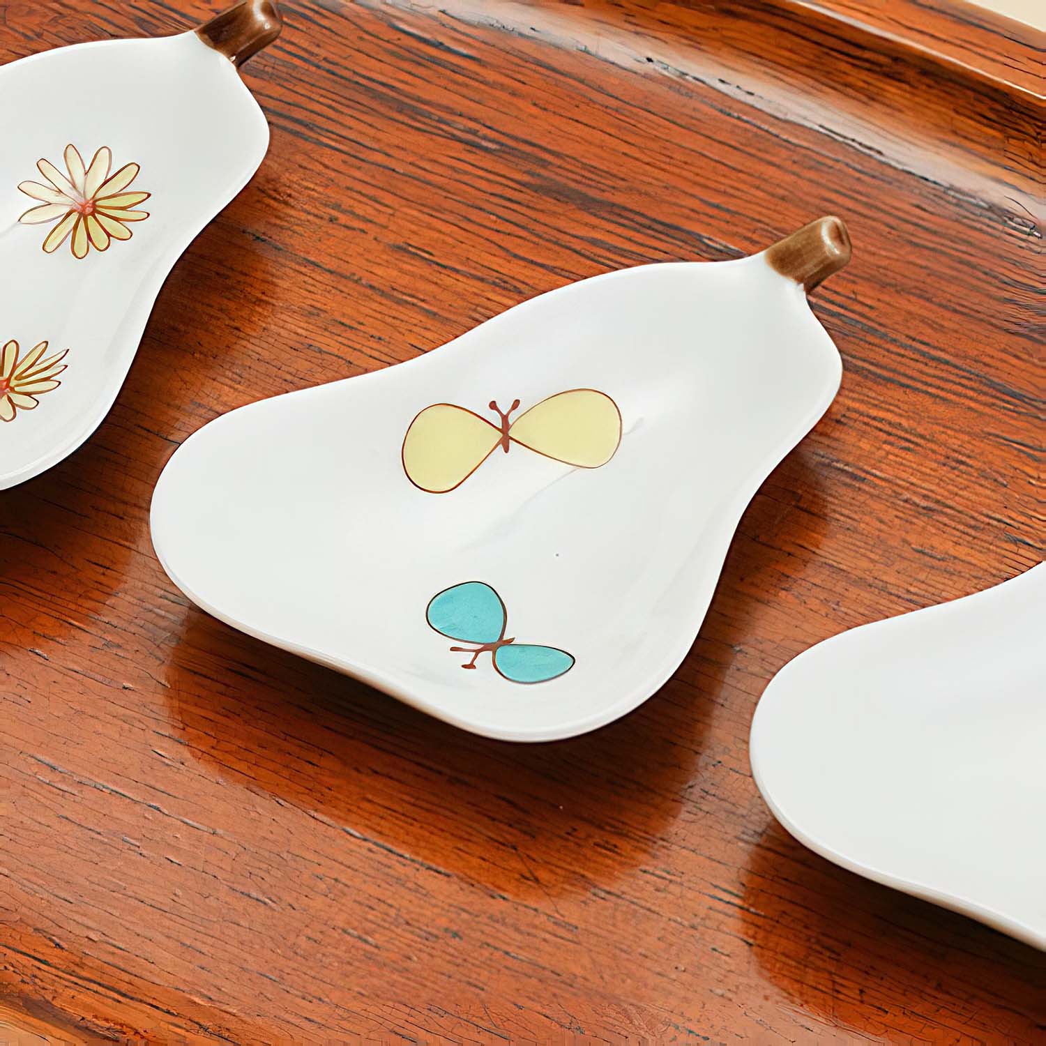 Harekutani Porcelain Pear Plate with Floral Design - Elegant Dinnerware for Desserts, Fruits & Home Decor | Perfect for Tea Parties, Weddings & Gift Giving