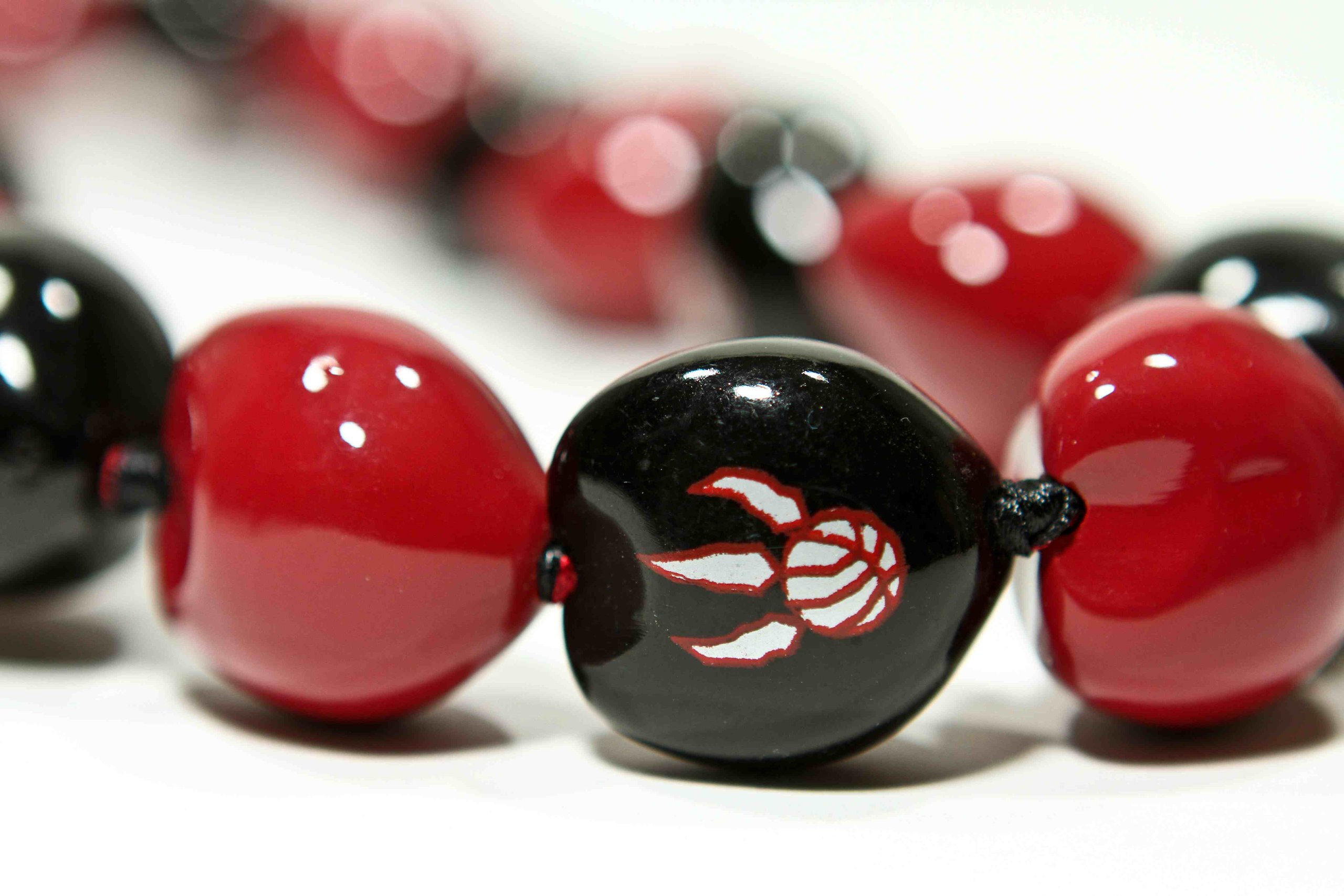 NBA Toronto Raptors Go Nuts Kukui Nut Lei Necklace - Hawaiian Style Basketball Fan Gift for Men Women - Perfect for Game Day, Parties & Hawaiian Theme Events