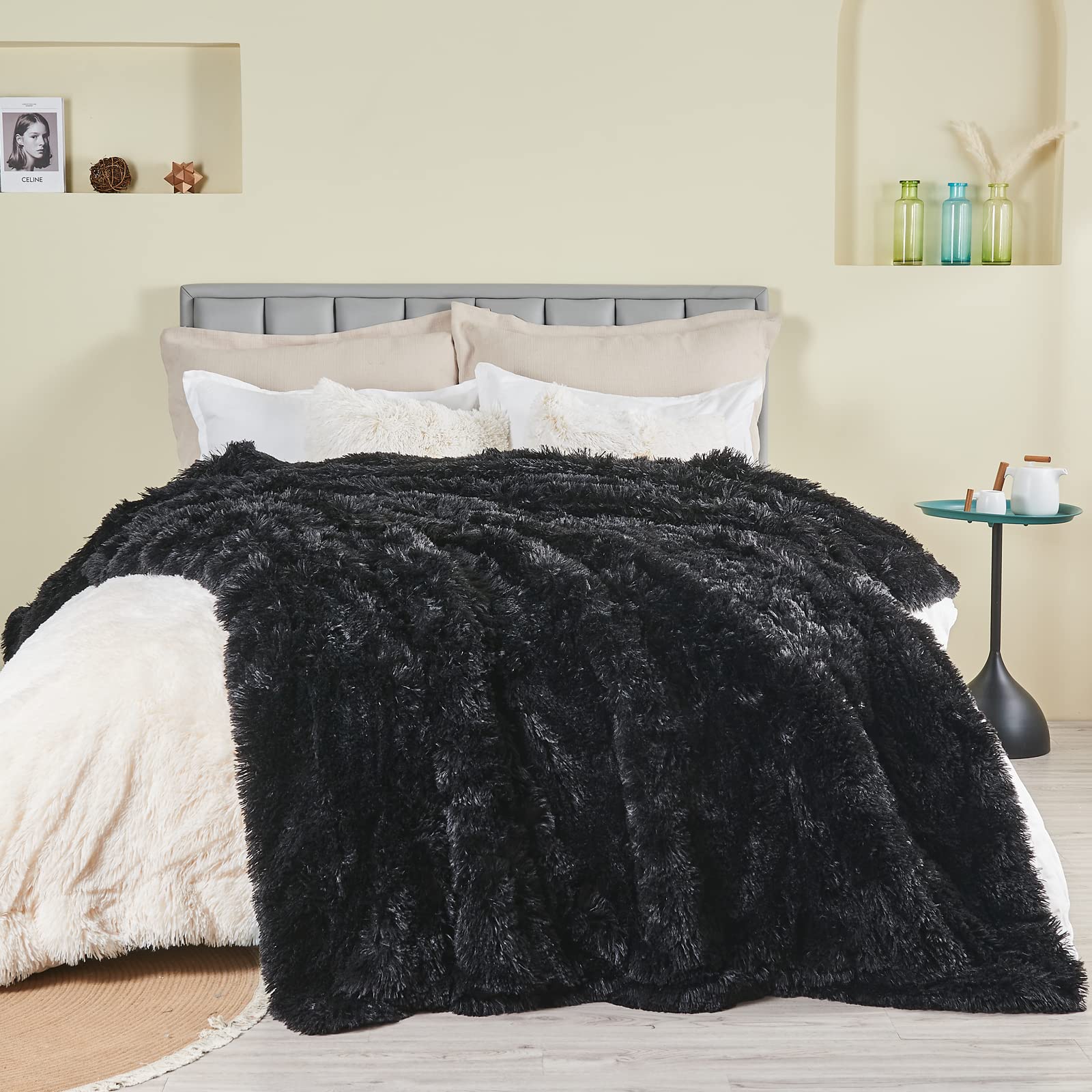 GONAAP Super Soft Faux Fur Throw Blanket - Plush Shaggy Cozy Blanket for Couch, Sofa & Bed - 50x60 Inches Black Fuzzy Blanket - Perfect for Winter Snuggling, Movie Nights & Home Decor