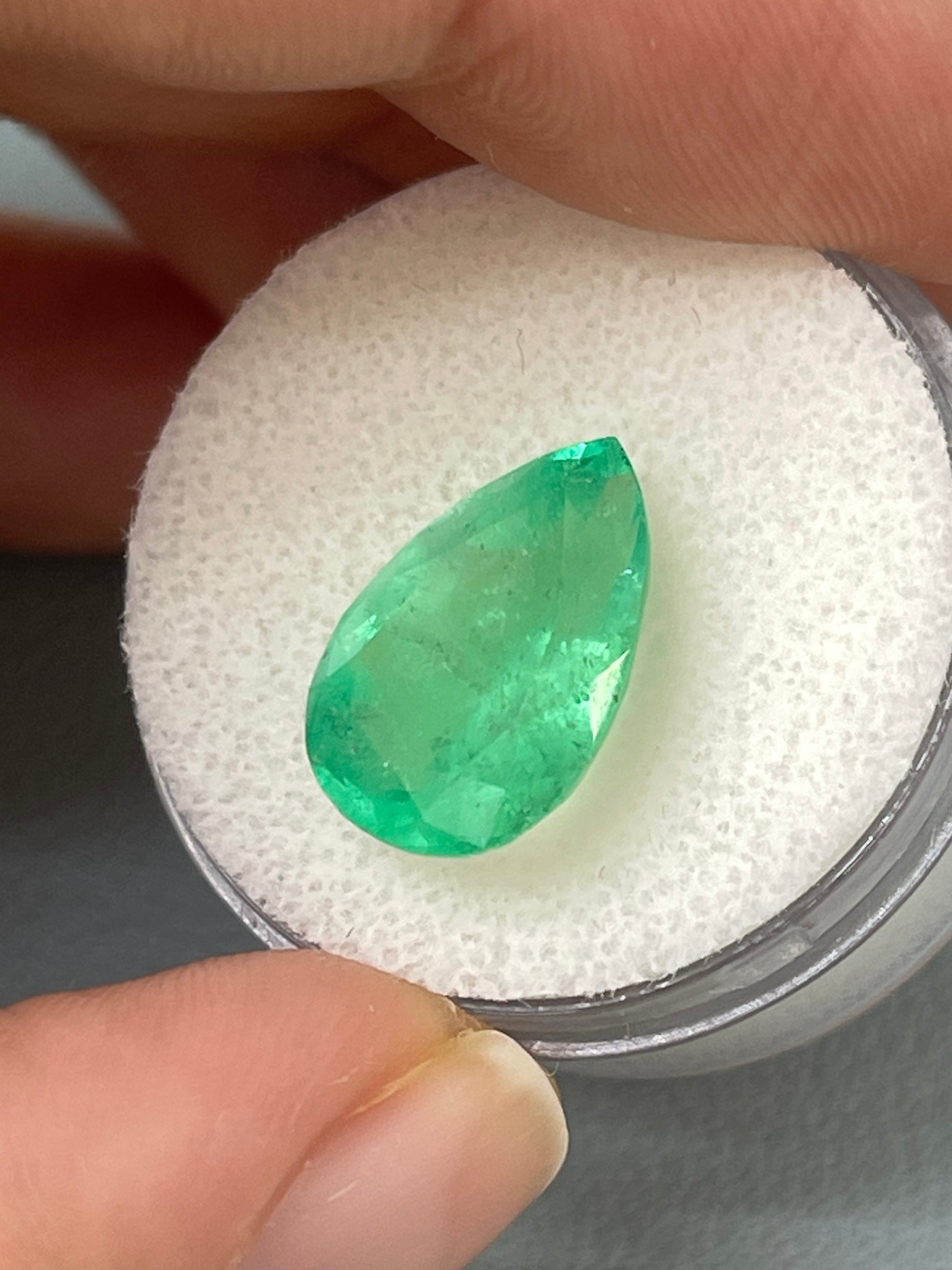 5.21 Carat 14x10mm Pastel Lime Green Natural Loose Colombian Emerald Pear Cut Gemstone for Jewelry Making, Engagement Rings & Luxury Collections