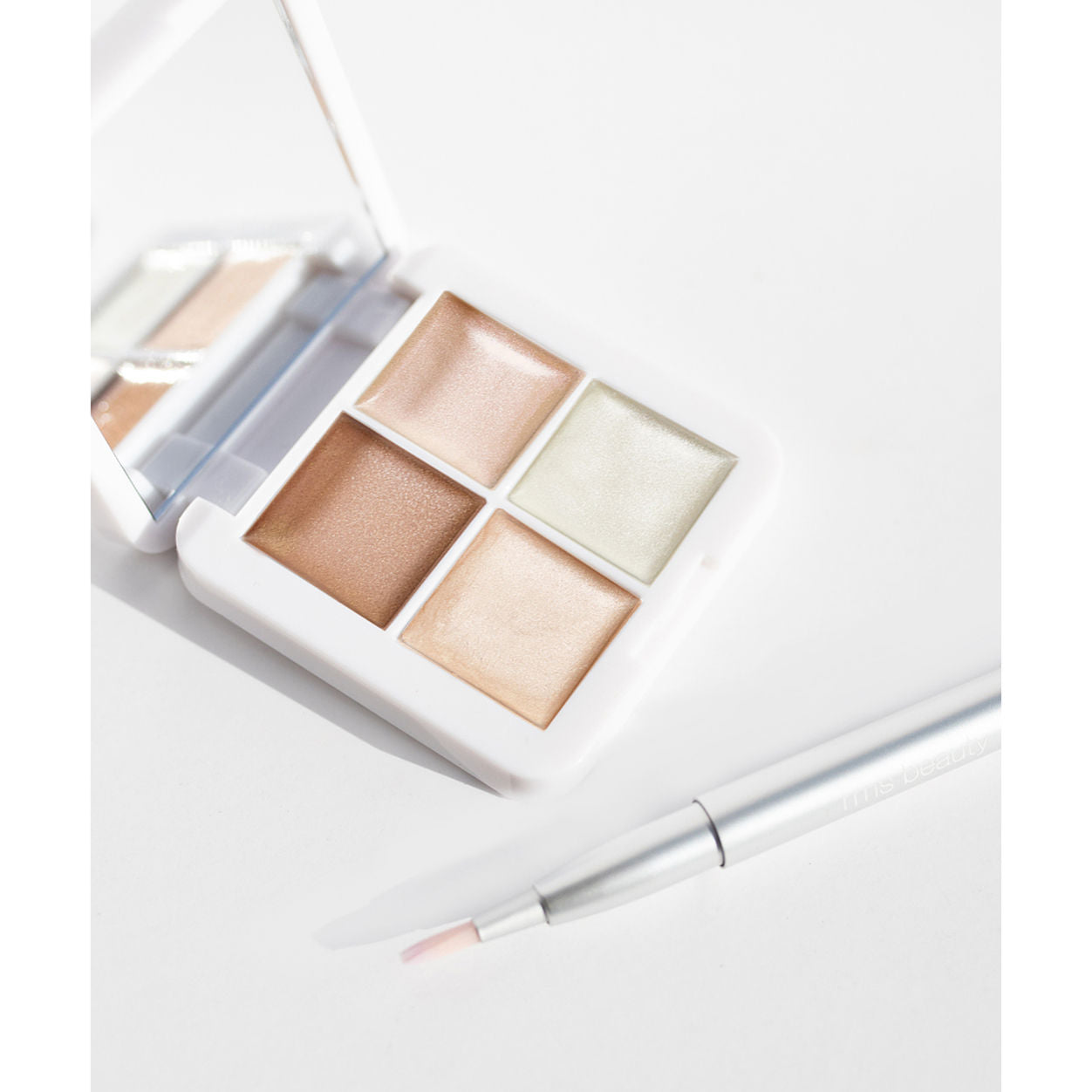 Living Luminizer Glow Quad Mini - 4-in-1 Highlighter Palette for Face & Eyes | Natural Glow Makeup for Day & Night | Perfect for Contouring, Highlighting & Strobing
