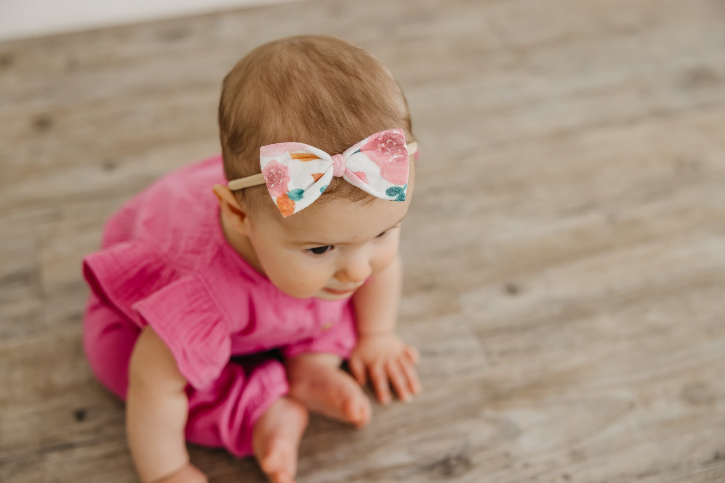 Bowtie Baby Bow Siena - Adorable Infant Hair Accessory for Girls & Boys - Perfect for Photos, Parties & Special Occasions