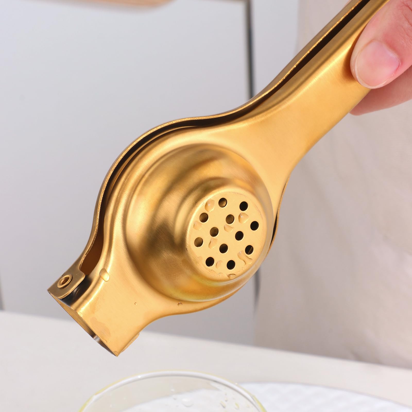 Premium Stainless Steel Manual Lemon Squeezer - Heavy Duty Hand Press Citrus Juicer for Lemon, Lime & Orange - Ergonomic Kitchen Tool for Fresh Juice, Cocktails & Cooking (Gold)