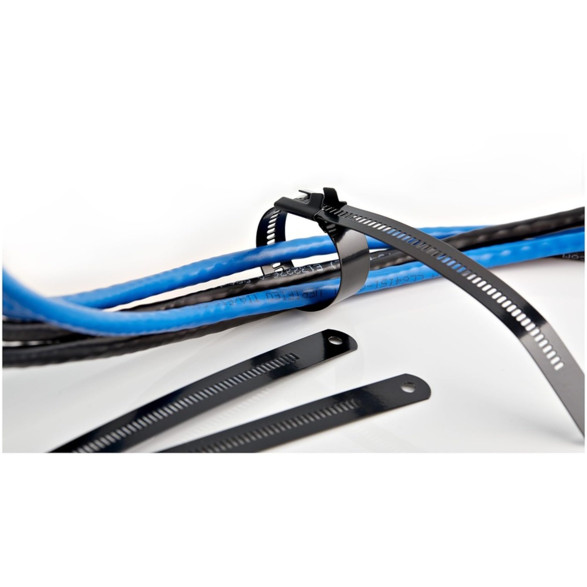 StarTech.com Stainless Steel Cable Tie Tightener & Cutter Tool - Professional Metal Zip Tie Installation Gun for Secure Fastening - Tensioning & Cutting Tool for Metal Tie Wraps (TAA Compliant) - Ideal for Electrical Wiring, HVAC, and Industrial Applications