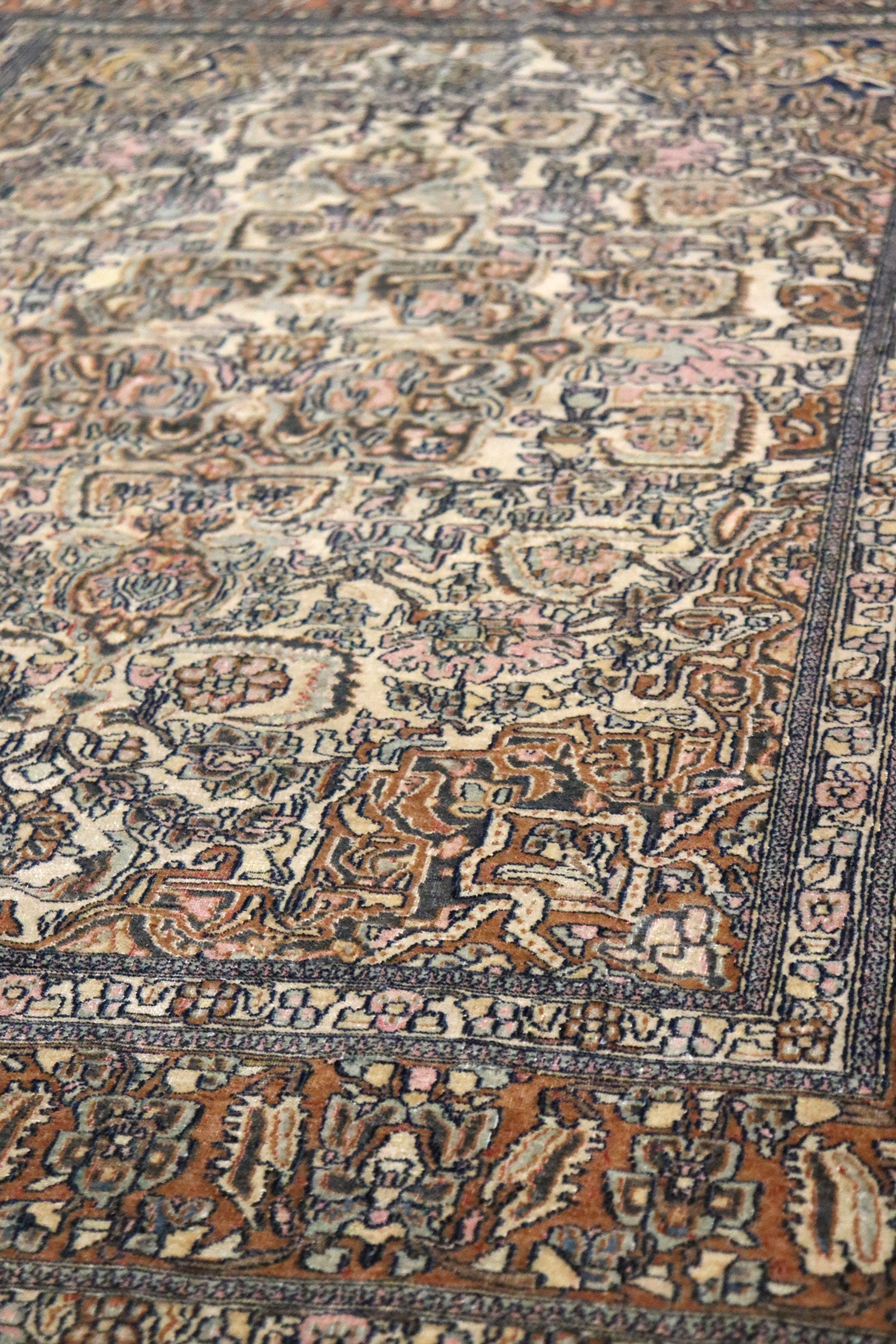 Antique Isphahan Handwoven Traditional Persian Rug - J65769 - Perfect for Living Room, Bedroom & Home Decor