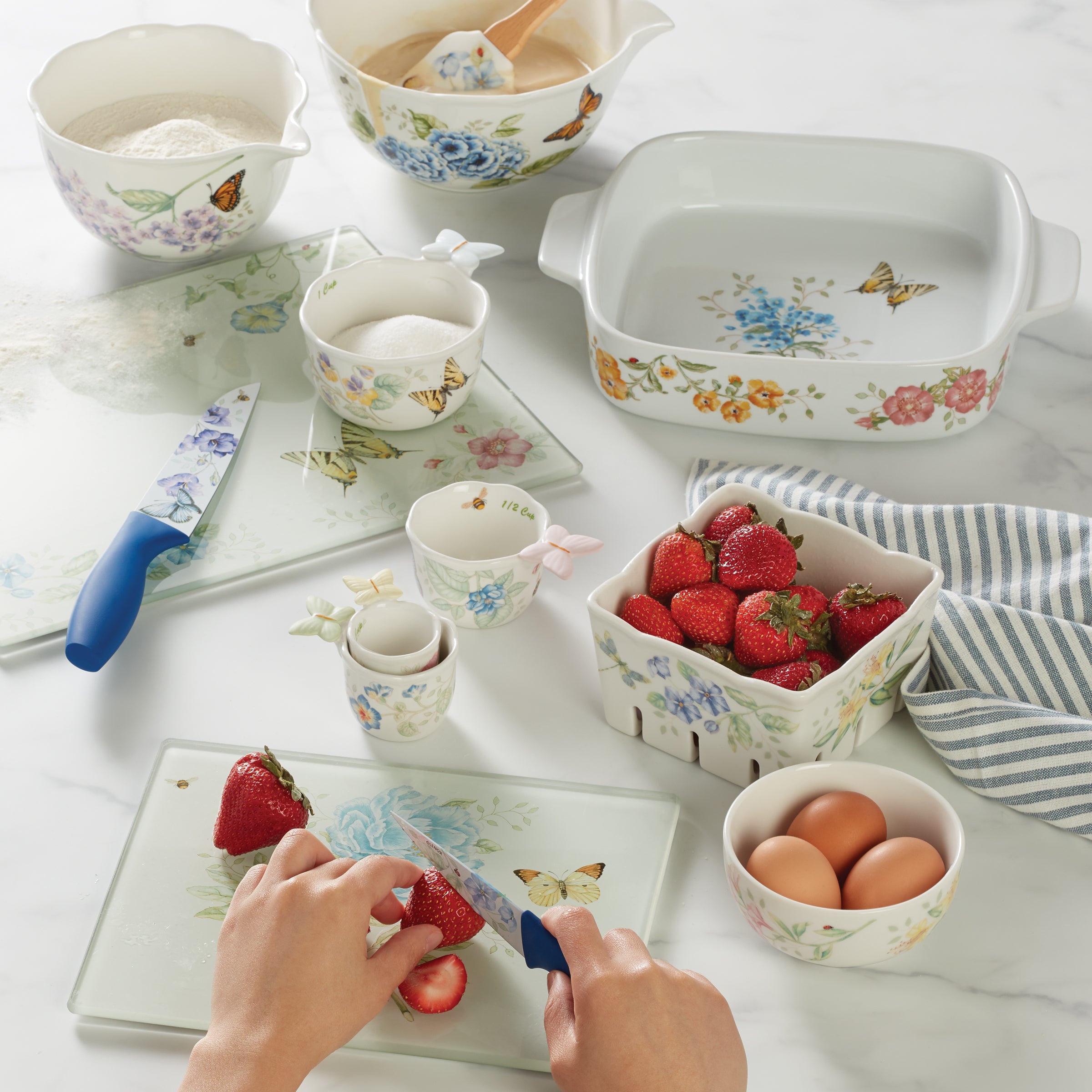 Butterfly Meadow Berry Bowl - Ceramic Fruit Serving Dish for Strawberries, Blueberries, Raspberries - Perfect for Breakfast, Desserts, and Party Snack Display