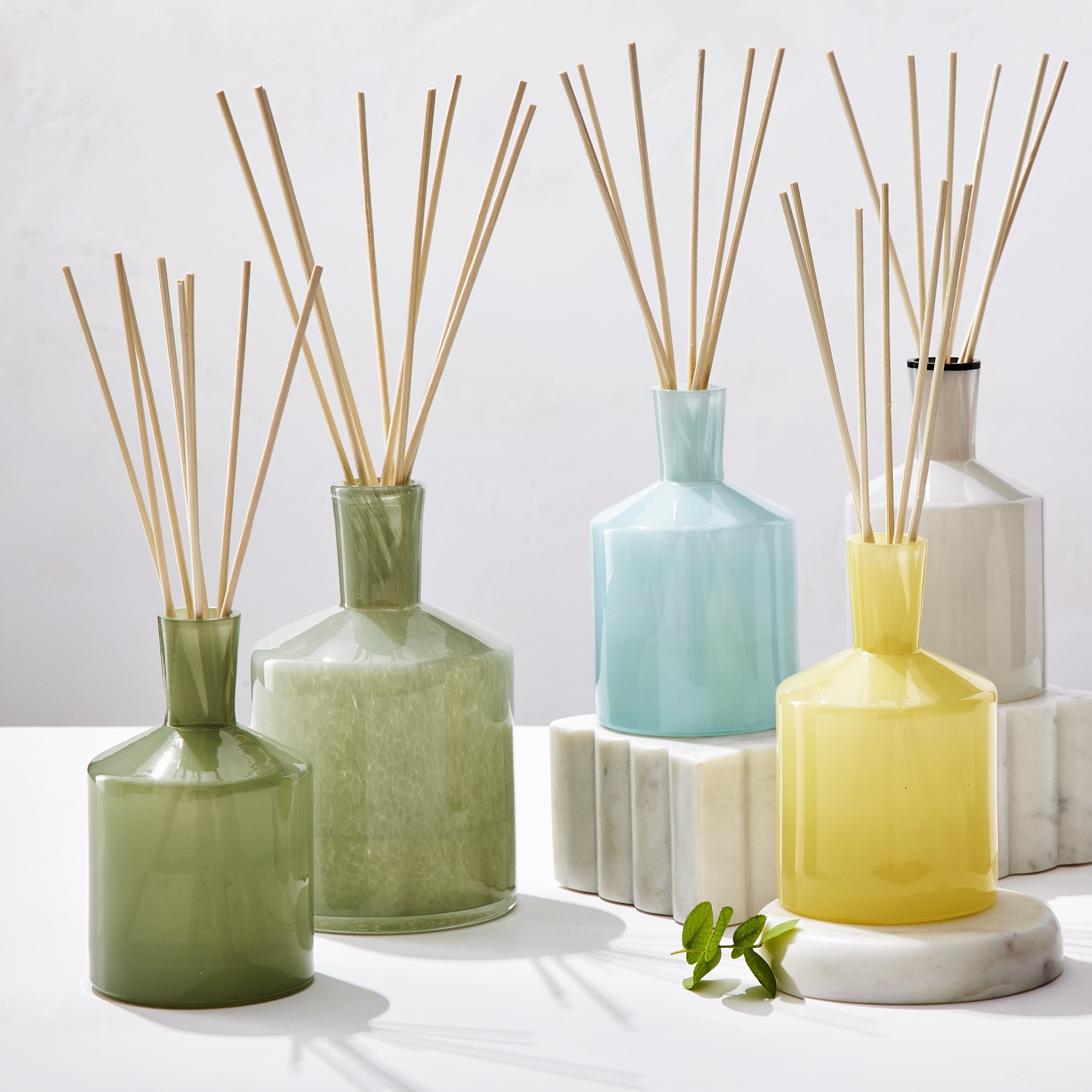 Fresh Cut Gardenia Reed Diffuser - Long Lasting Floral Home Fragrance for Living Room, Bedroom & Bathroom - Aromatherapy Air Freshener for Relaxation & Stress Relief