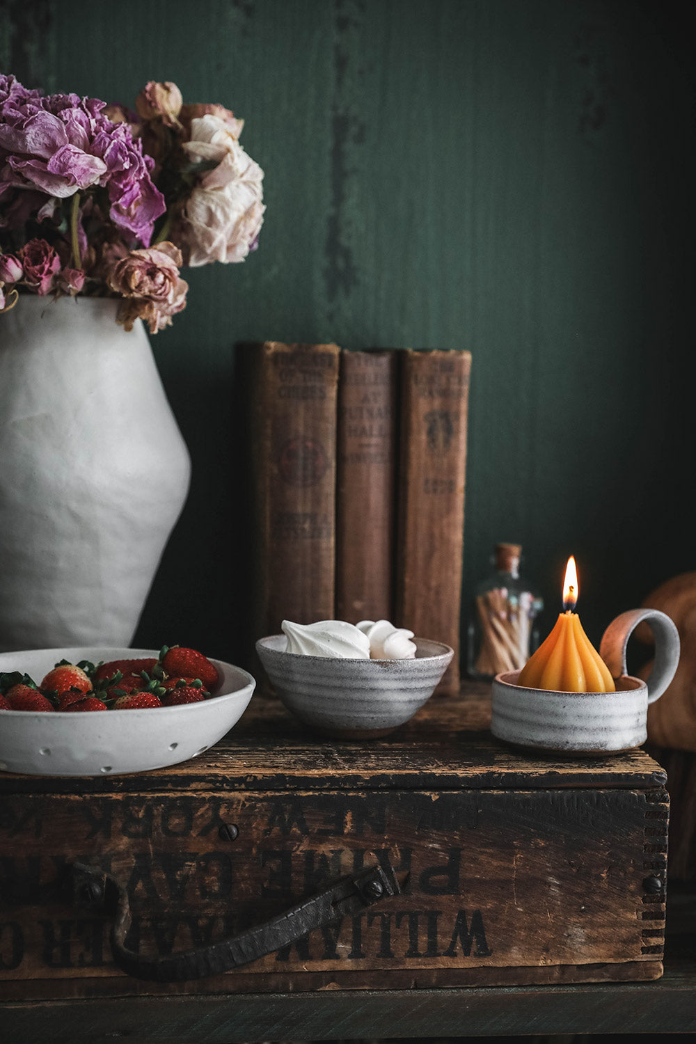Ceramic Berry Plate - Elegant Serving Dish for Fresh Fruits, Desserts & Snacks - Perfect for Parties, Picnics & Home Decor