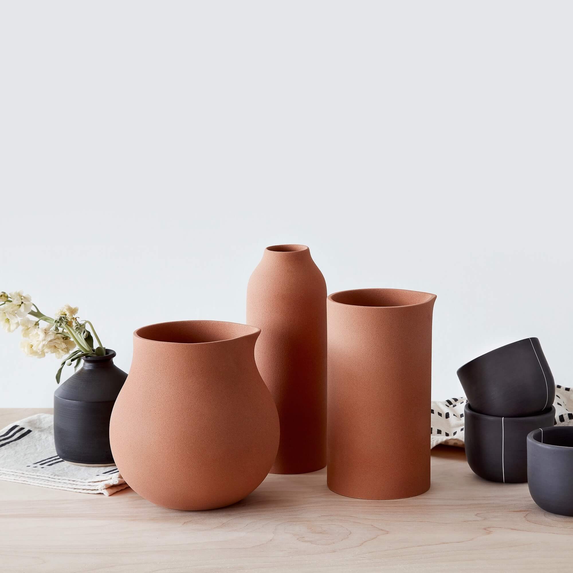Premium Oro Cacao Cups Set of 4 - Handcrafted Ceramic Hot Chocolate Mugs for Cozy Winter Nights & Holiday Gatherings
