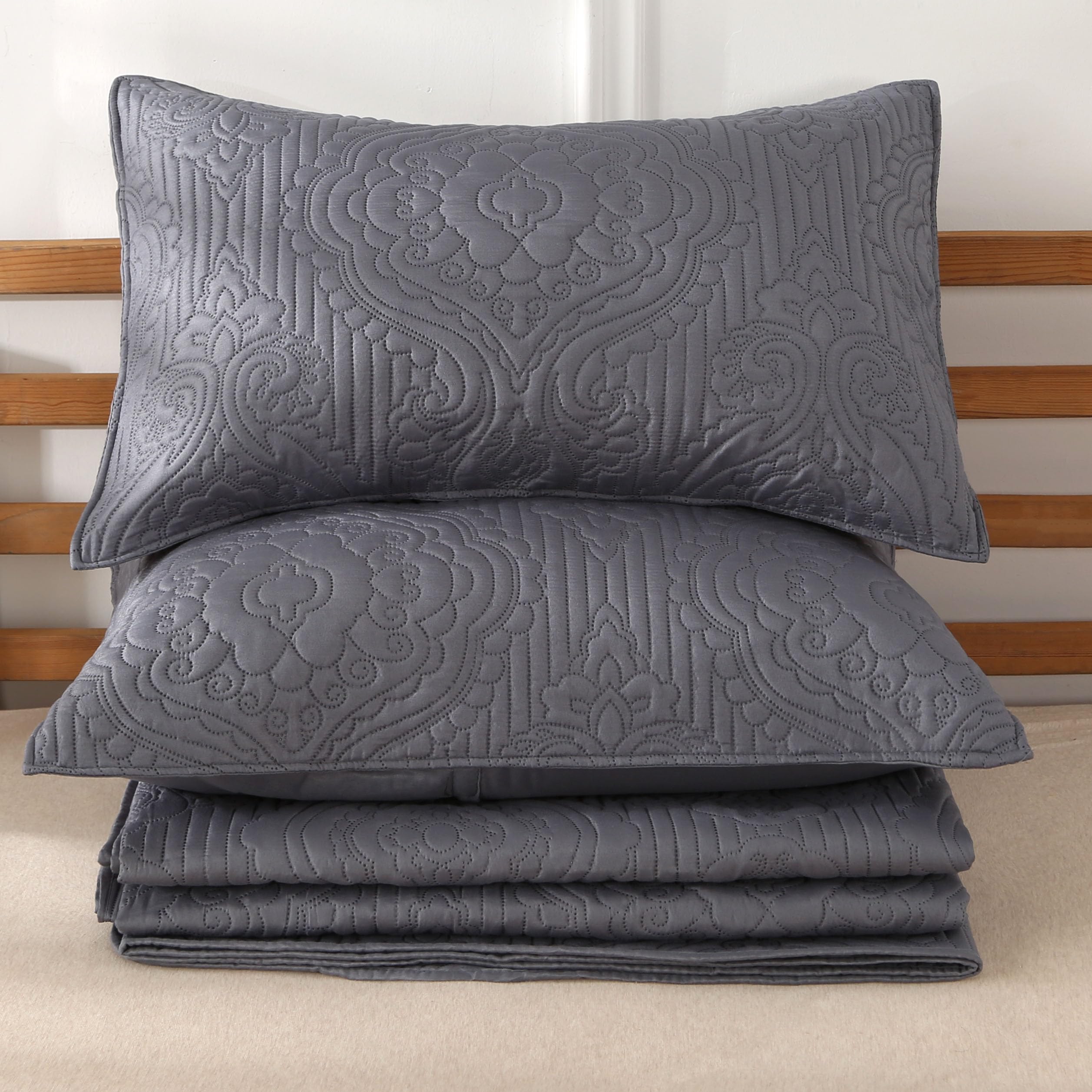 ENJOHOS Summer Quilt Bedspread Queen Size - Lightweight Grey Reversible Microfiber Embossed 3-Piece Bedding Set with Pillow Shams | Breathable Thin Quilted Blanket for Queen Bed | Perfect for Summer Nights, Guest Rooms & Cozy Bedroom Decor