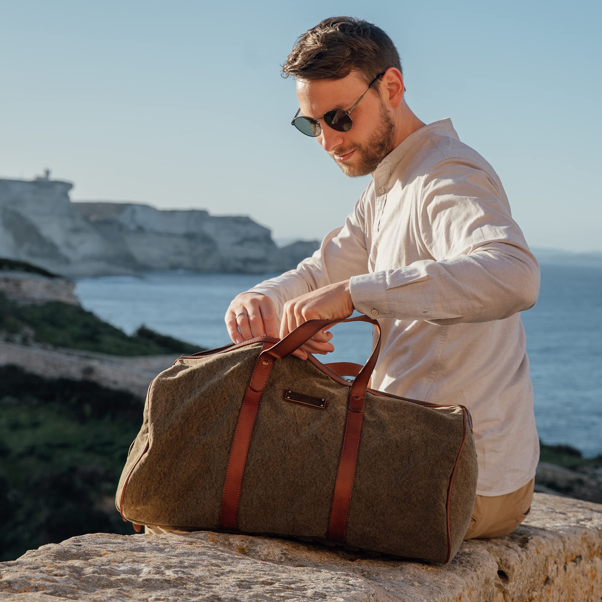DRAKENSBERG Weekender 'Toby' - 40L Small Duffle Bag with Shoe Compartment & Gym Bag, Sustainable Handmade Canvas & Leather Carry-On Luggage for Women & Men (Olive Green, DR00115) - Perfect for Travel, Gym & Weekend Getaways