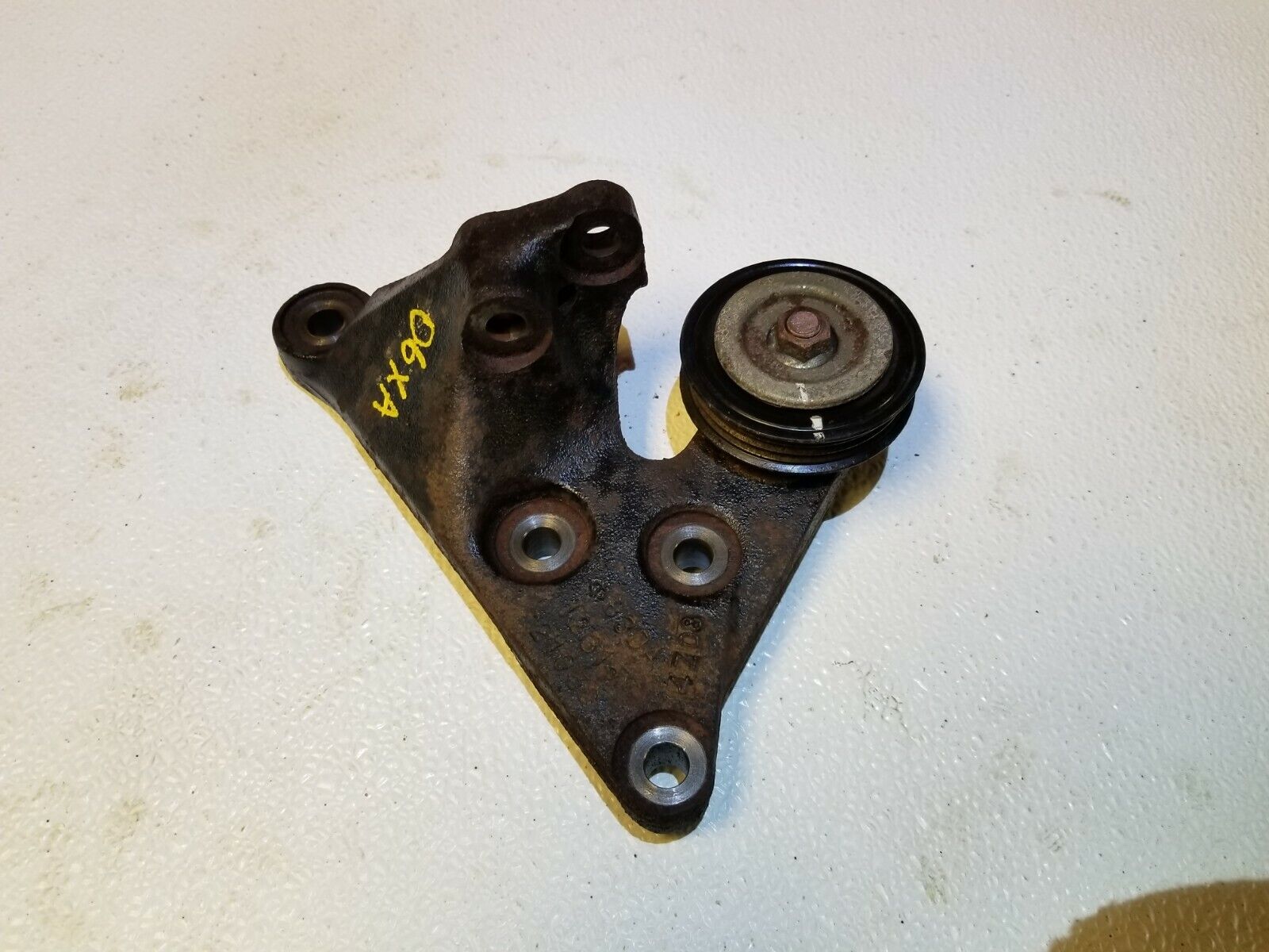 04 05 06 Scion XA 1.5L OEM Pulley with Bracket - Replacement Part for 1NZ-FXE Engine - Perfect for Engine Repair & Performance Upgrades