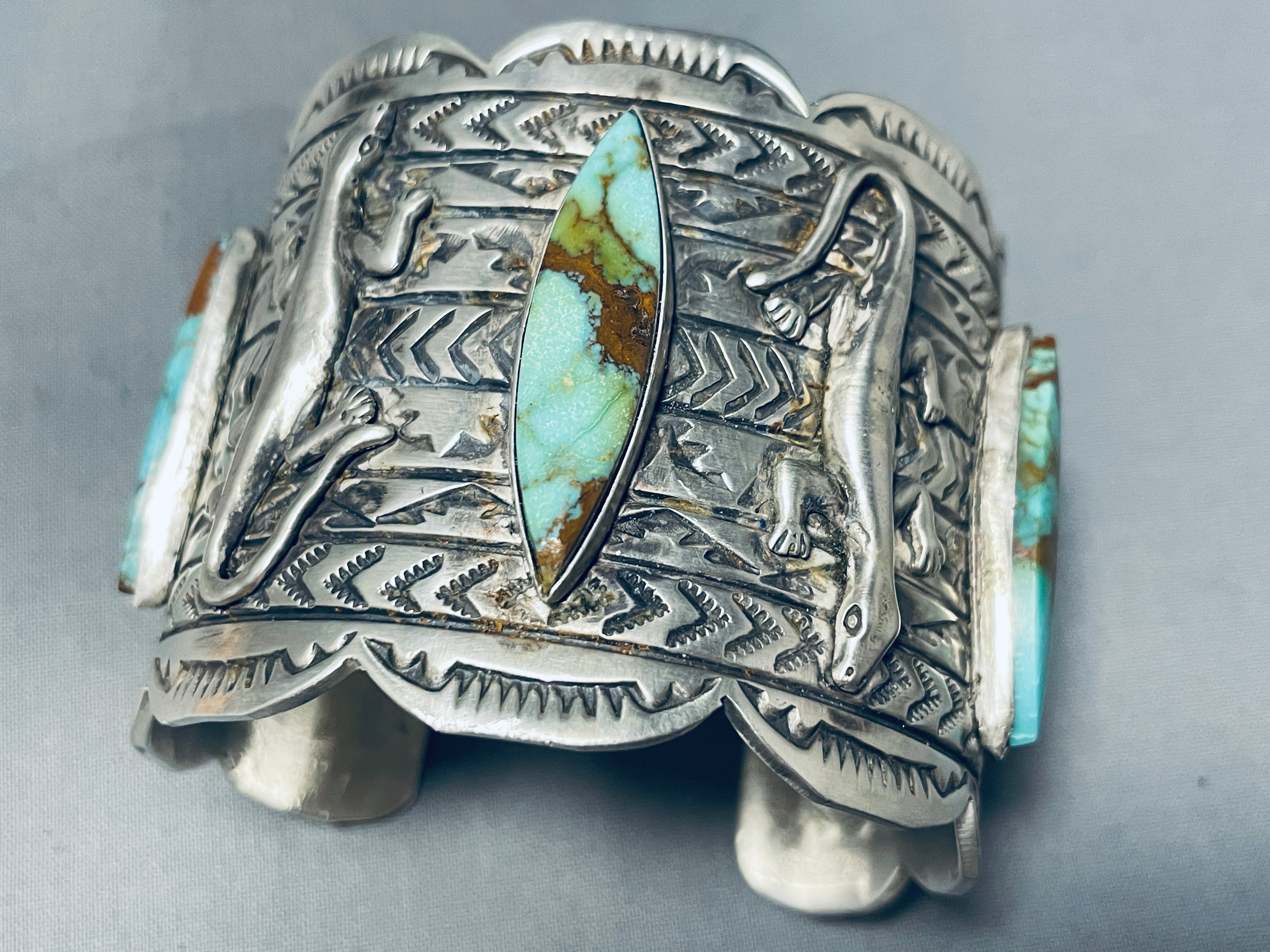 Authentic Navajo Sterling Silver Bracelet with Green Turquoise Lizard - 139g Handmade Native American Jewelry for Women - Perfect for Boho Fashion, Gift Giving & Special Occasions