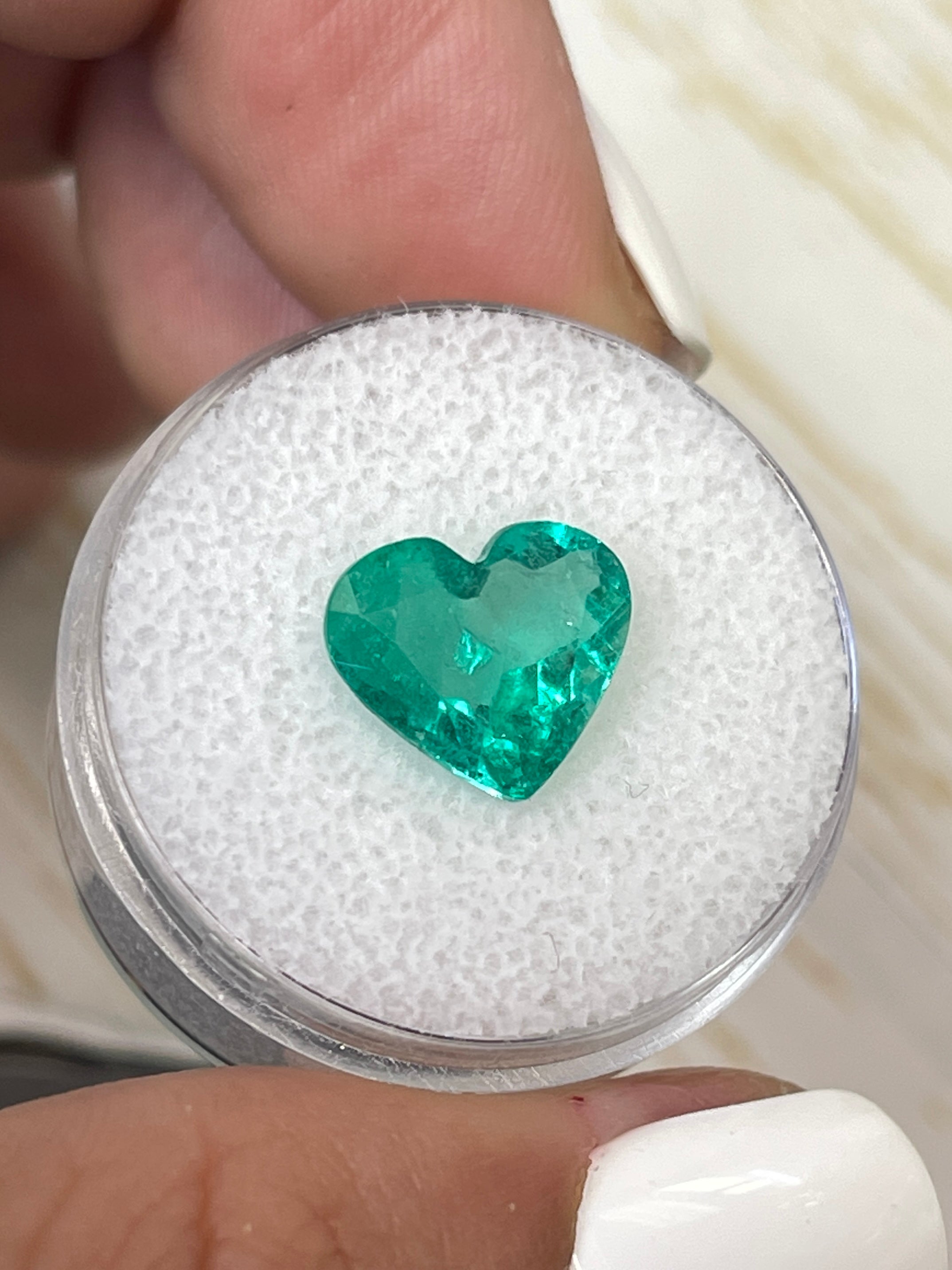 2.84 Carat 10x11mm Bright Green Natural Loose Colombian Emerald Heart Cut Gemstone for Jewelry Making, Engagement Rings & Luxury Gifts