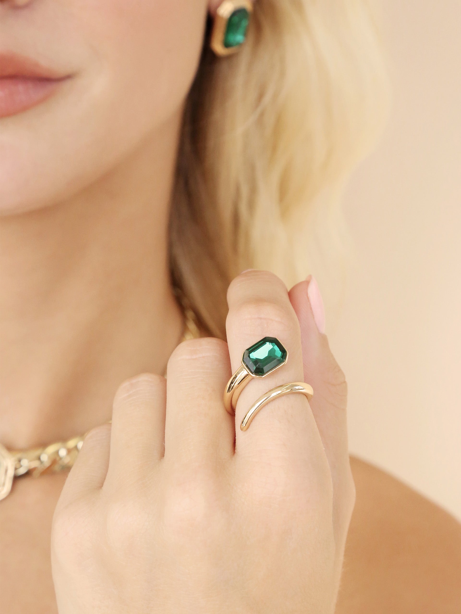 Emerald Deco Wrap Ring - Vintage Style Green Gemstone Jewelry for Women - Perfect for Weddings, Parties & Everyday Elegance