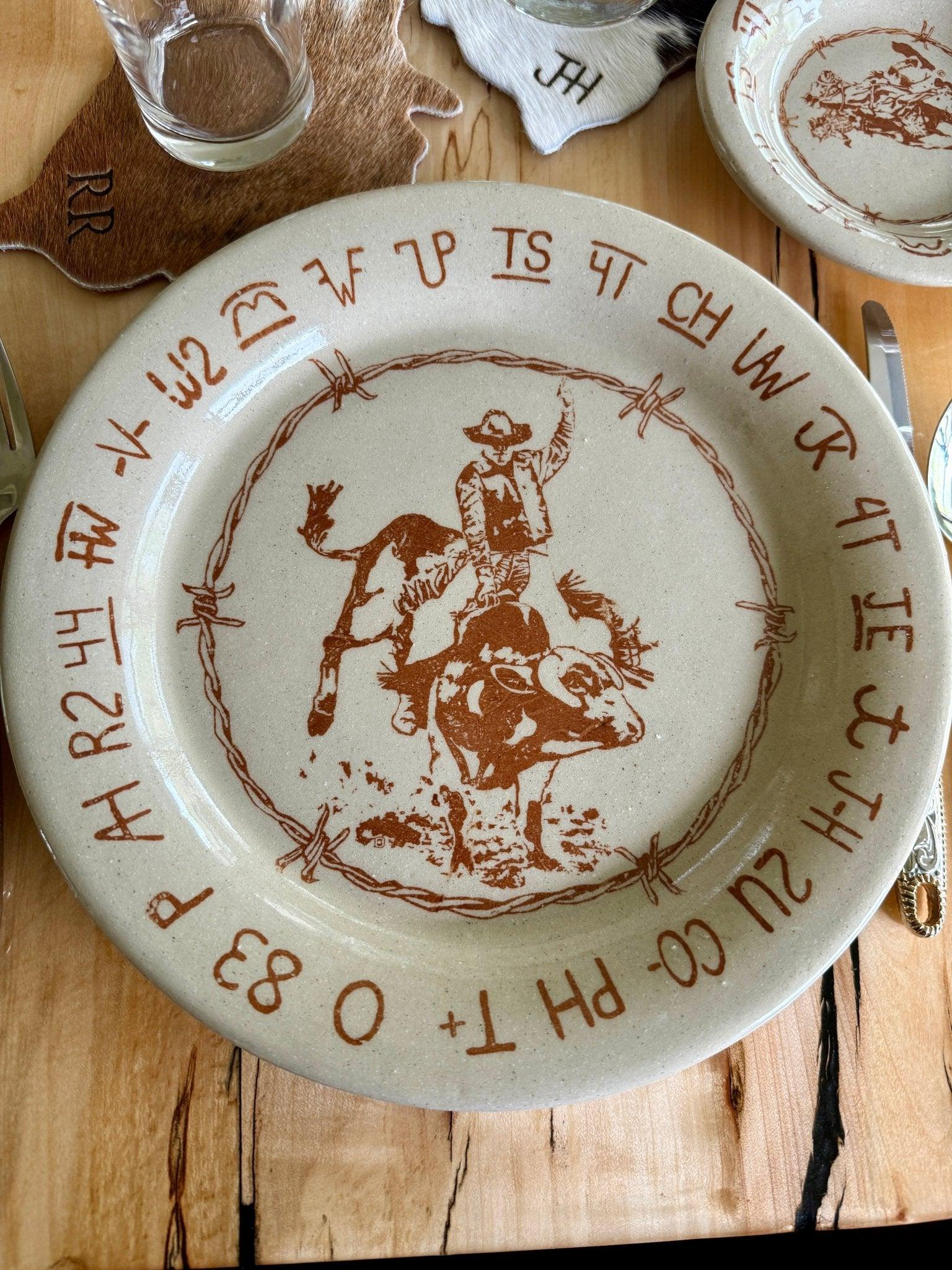 Blue Mountain Brands Western Dinnerware Set - Elegant Cowboy Themed Plates, Bowls & Mugs for Rustic Home Decor & Western Style Dining - Perfect for Ranch, Cabin, or Southwestern Themed Kitchens