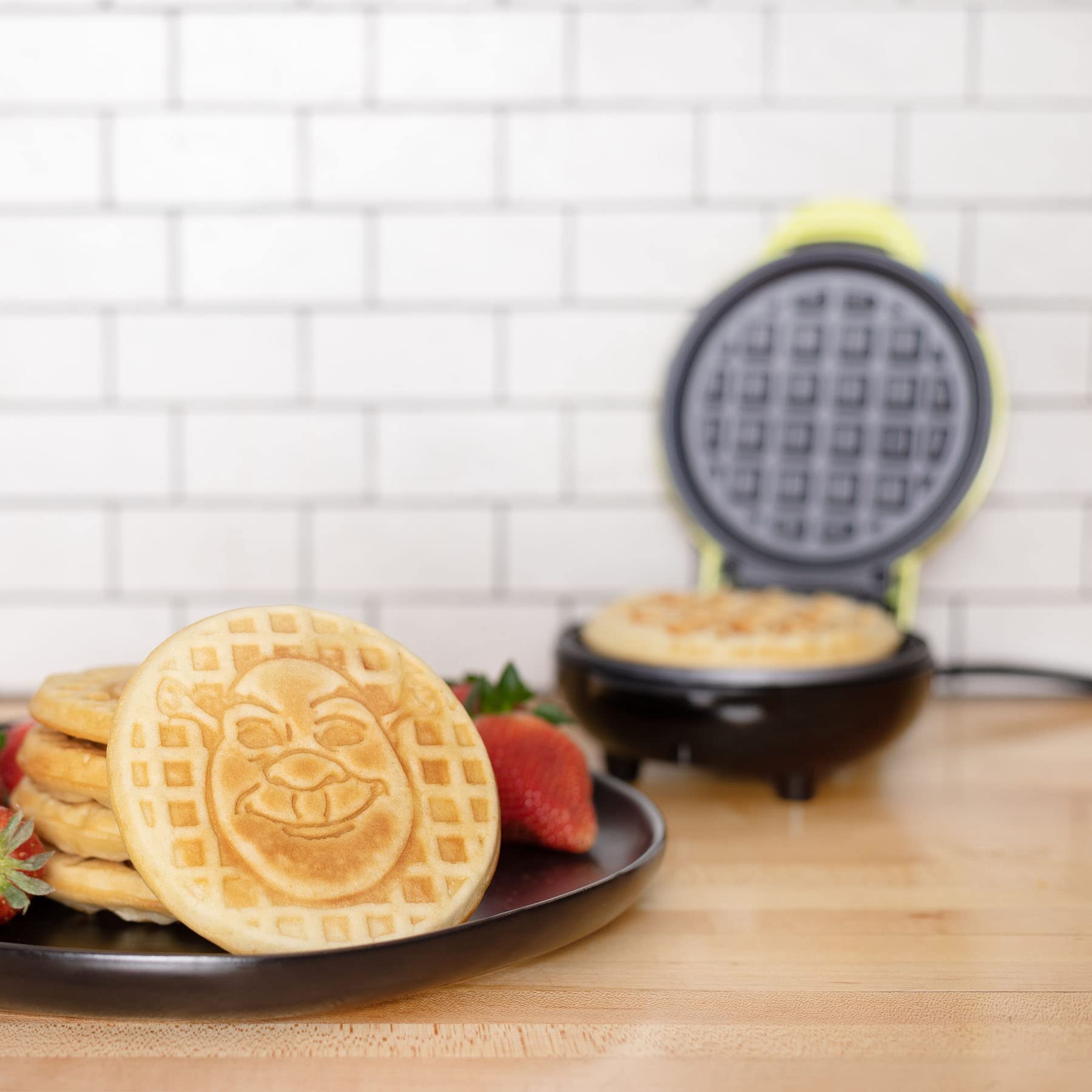 Uncanny Brands Shrek Mini Waffle Maker - Fun Cartoon Character Waffle Iron for Kids & Adults - Perfect for Breakfast, Parties & Gifts