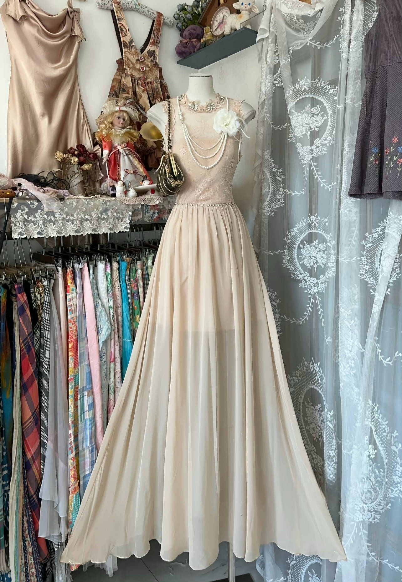 Elegant A-Line Chiffon Bridesmaid Dress with Lace Detail - Formal Prom Gown J6692 for Weddings, Parties & Special Occasions