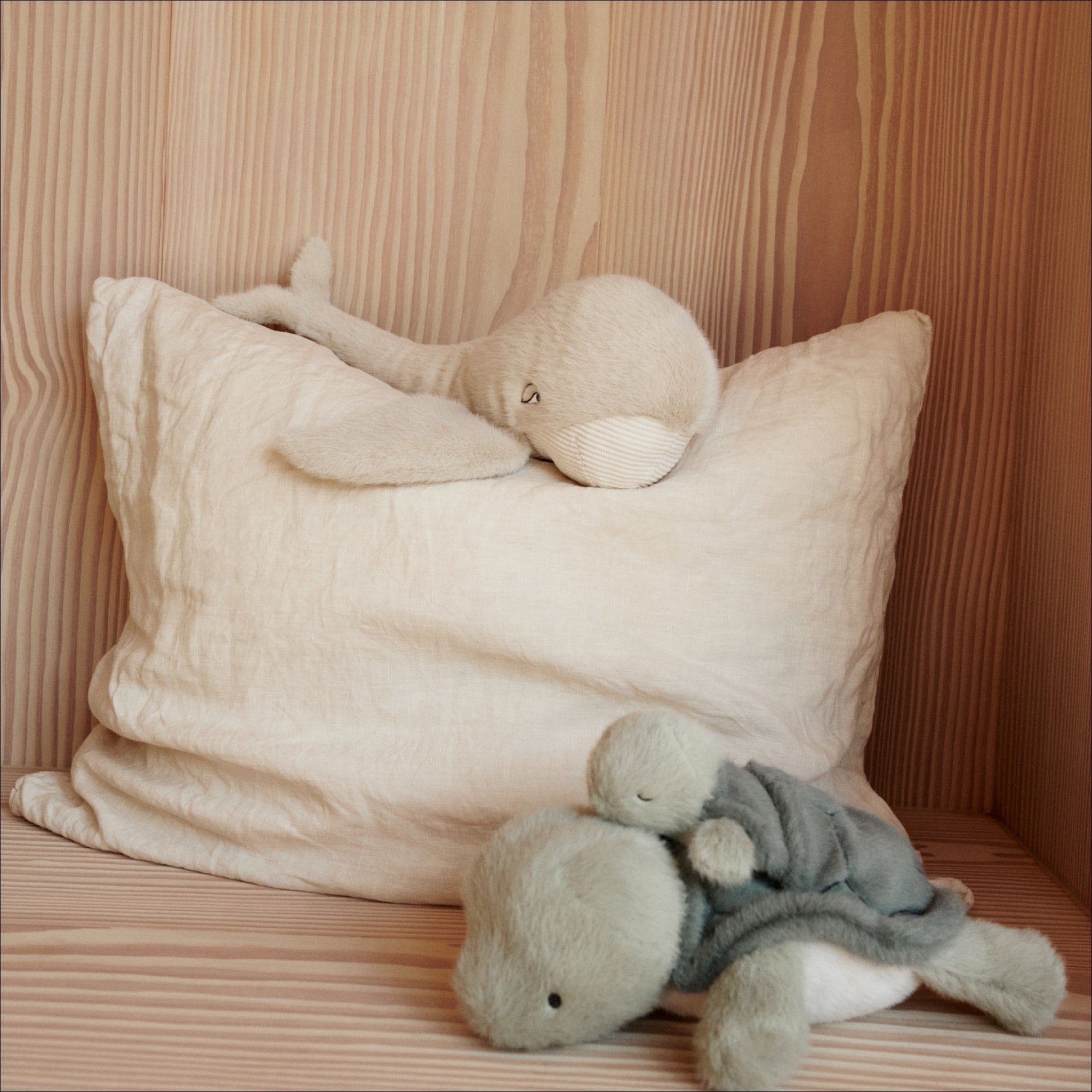LIEWOOD Berman Whale Stuffed Animal - Soft Plush Whale Toy for Kids, Cute Mist Gray Whale Pillow for Nursery Decor & Cuddling Companion