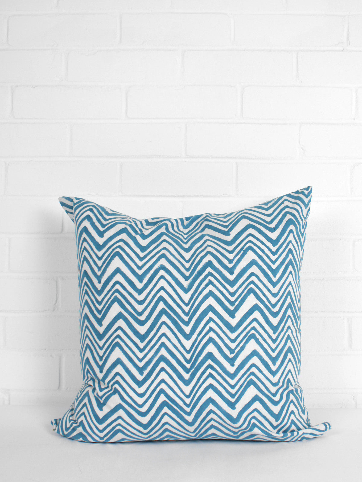 Stylish Teal Zig Zag Cushion Cover - Modern Geometric Pattern Home Decor for Sofa, Bed & Living Room
