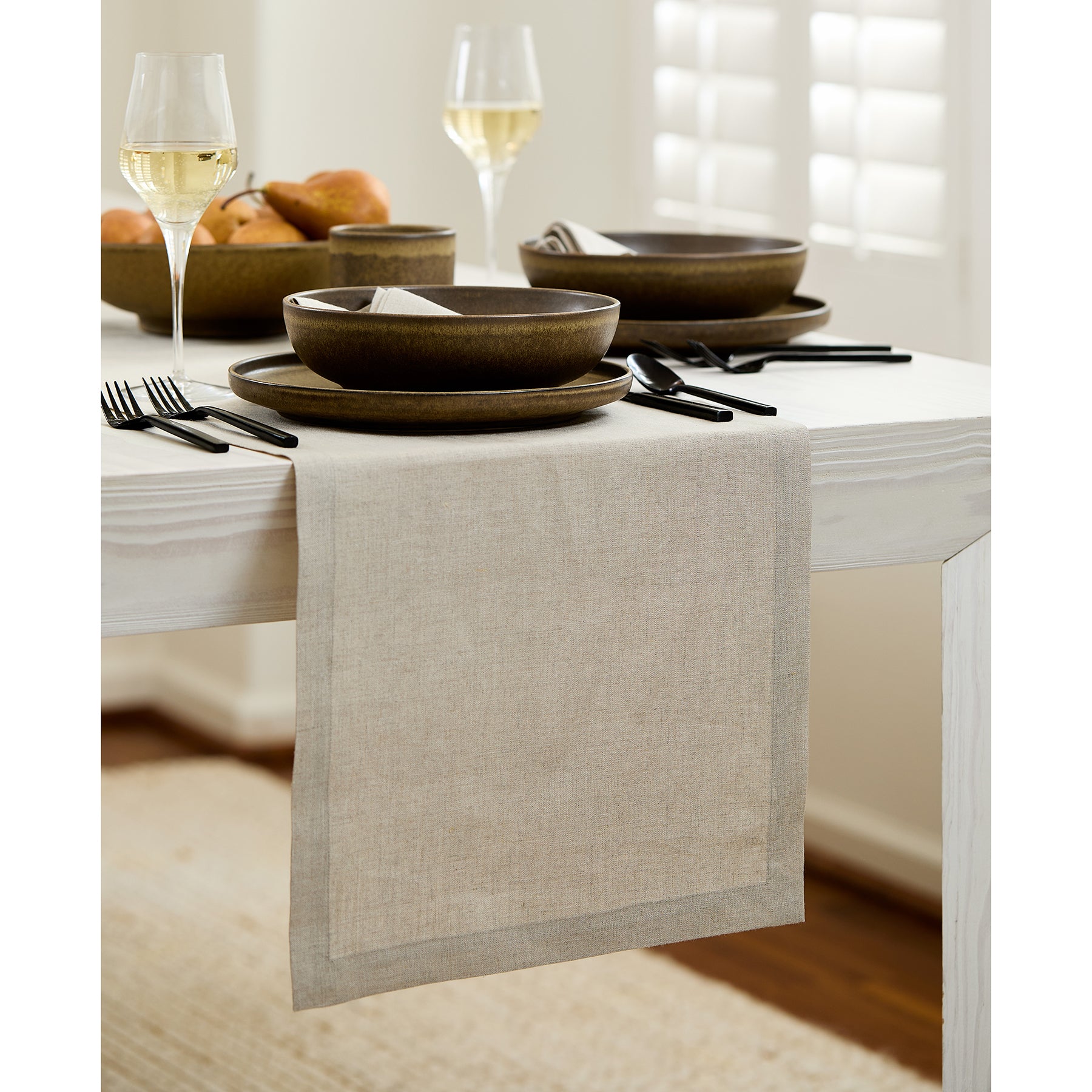 Elegant Fete Table Runner for Weddings, Parties & Events - Premium Decorative Dining Table Cover for Home & Restaurant Decor