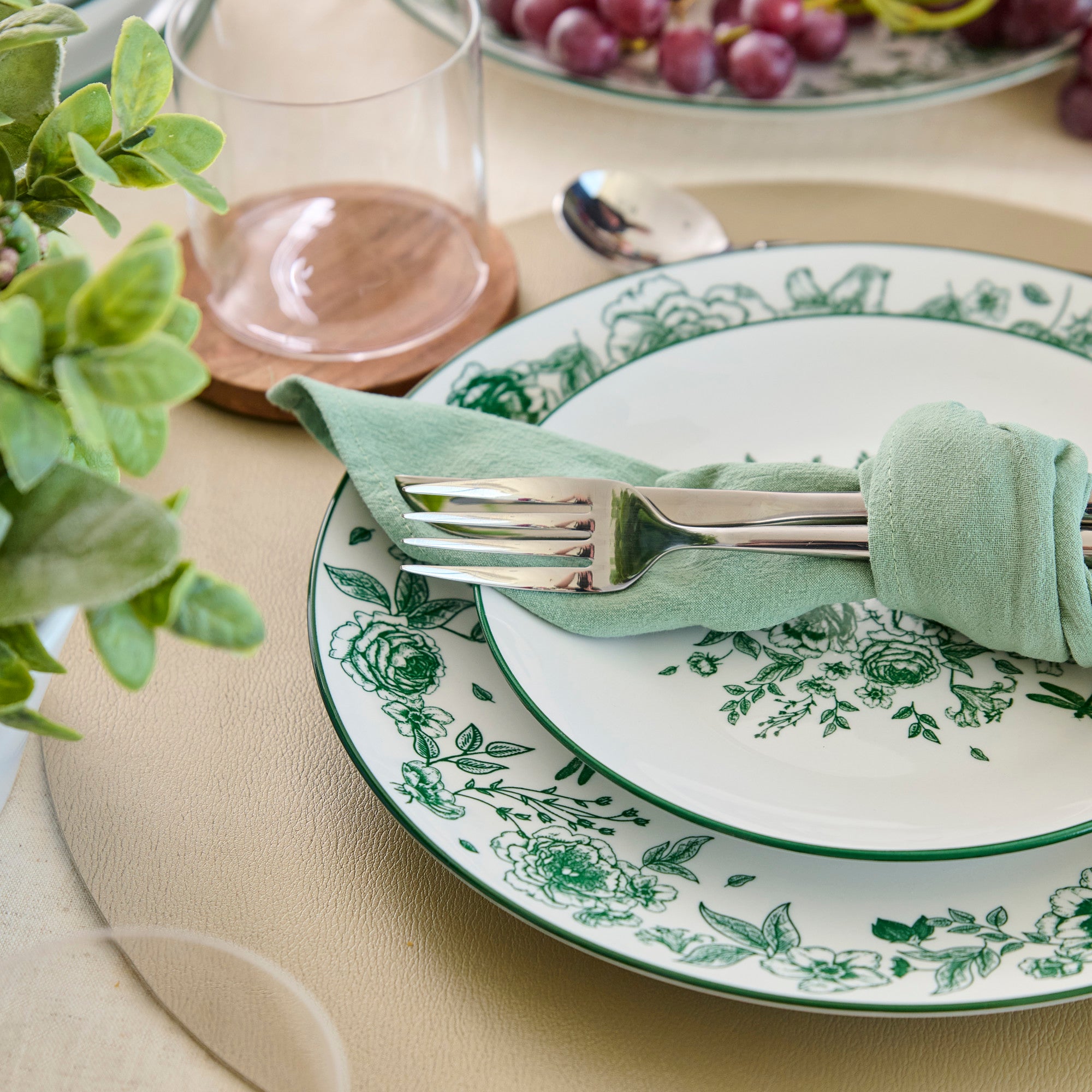 Premium Porcelain Dinnerware Set - Elegant Green Tableware for Fine Dining, Dinner Parties & Home Decor | 16-Piece Set