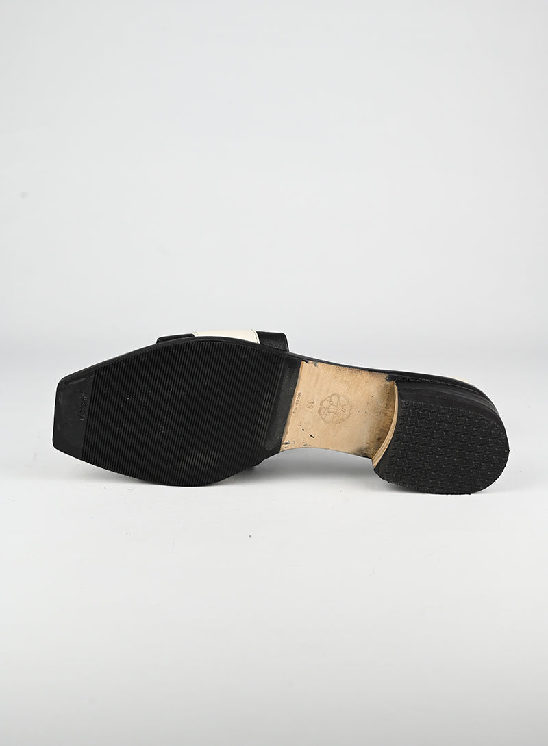 Alexander McQueen White Sandals Women's Size 39 - Elegant Summer Footwear for Beach, Party & Casual Outings